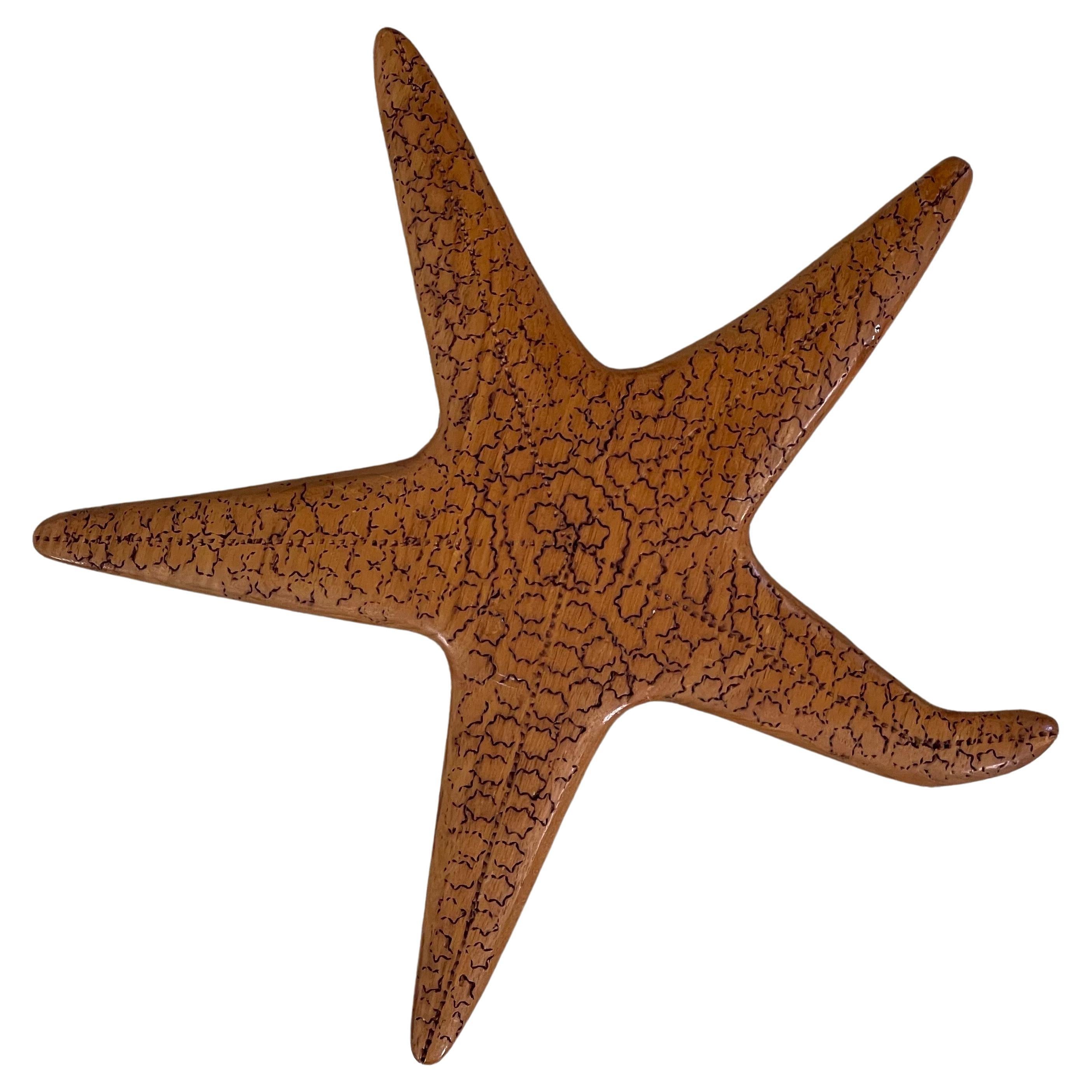Escultura vintage de madera tallada con forma de estrella de mar para colgar en la pared