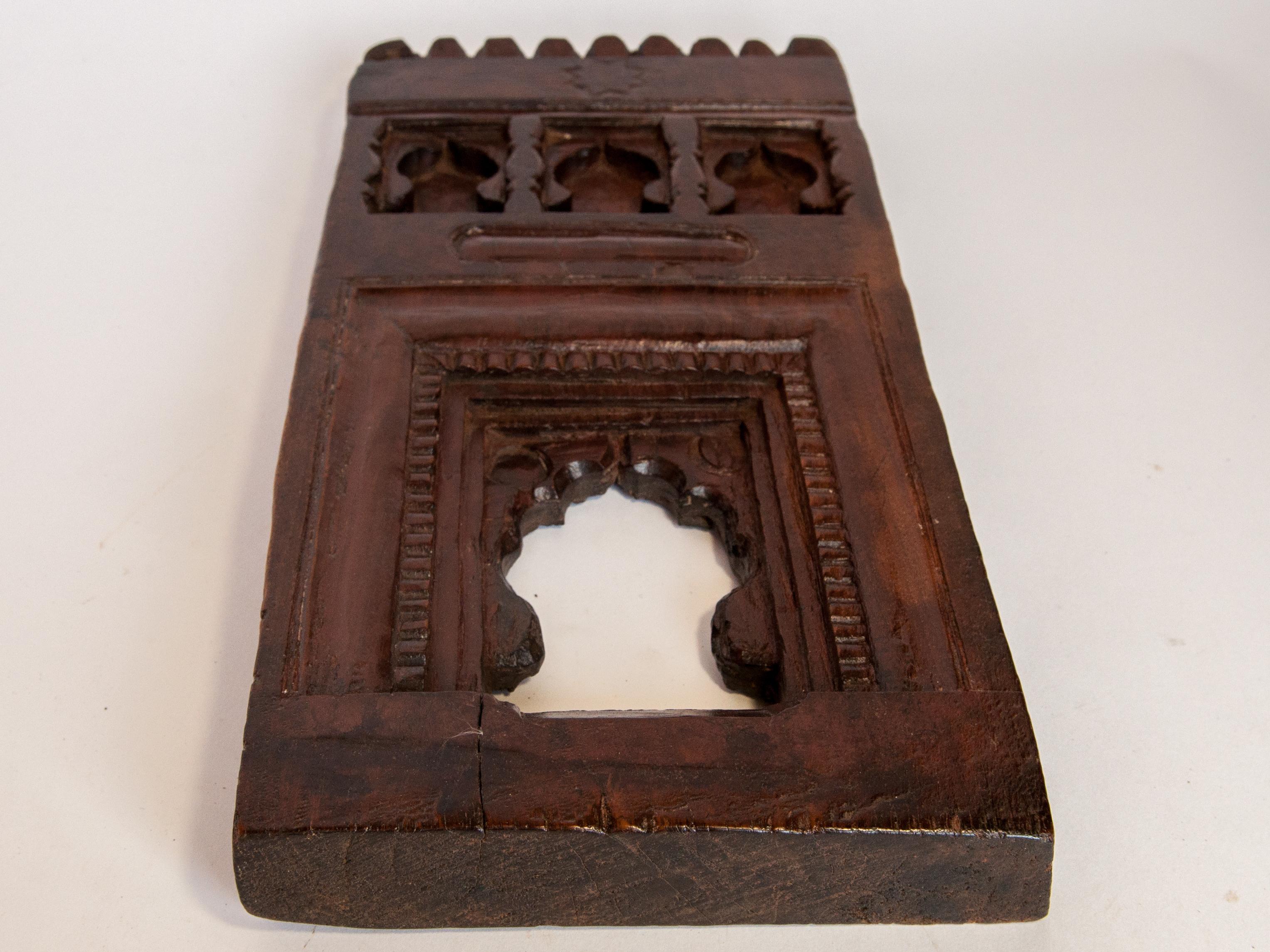 Vintage Carved Wood Votive or Picture Frame, Mid-20th Century, India 3