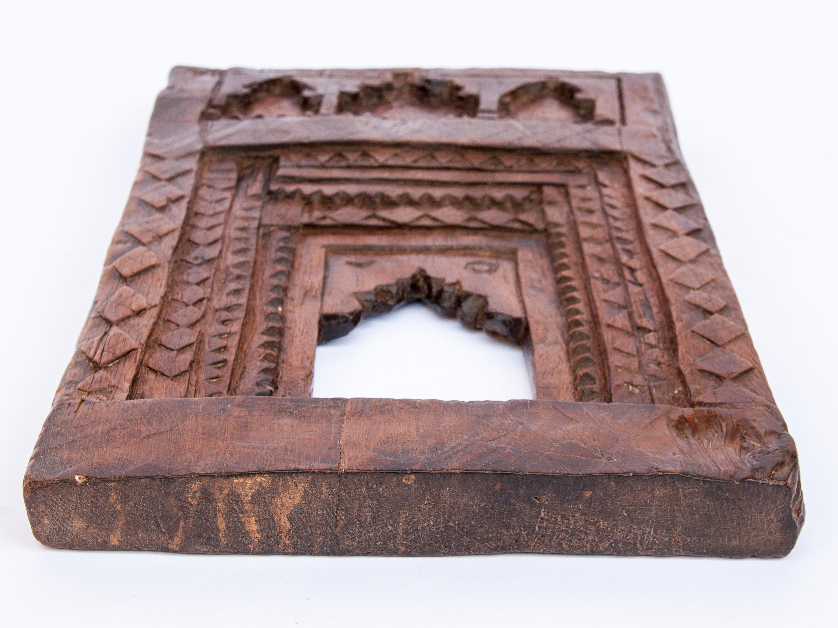 Vintage Carved Wood Votive or Picture Frame, Mid-20th Century, India 5