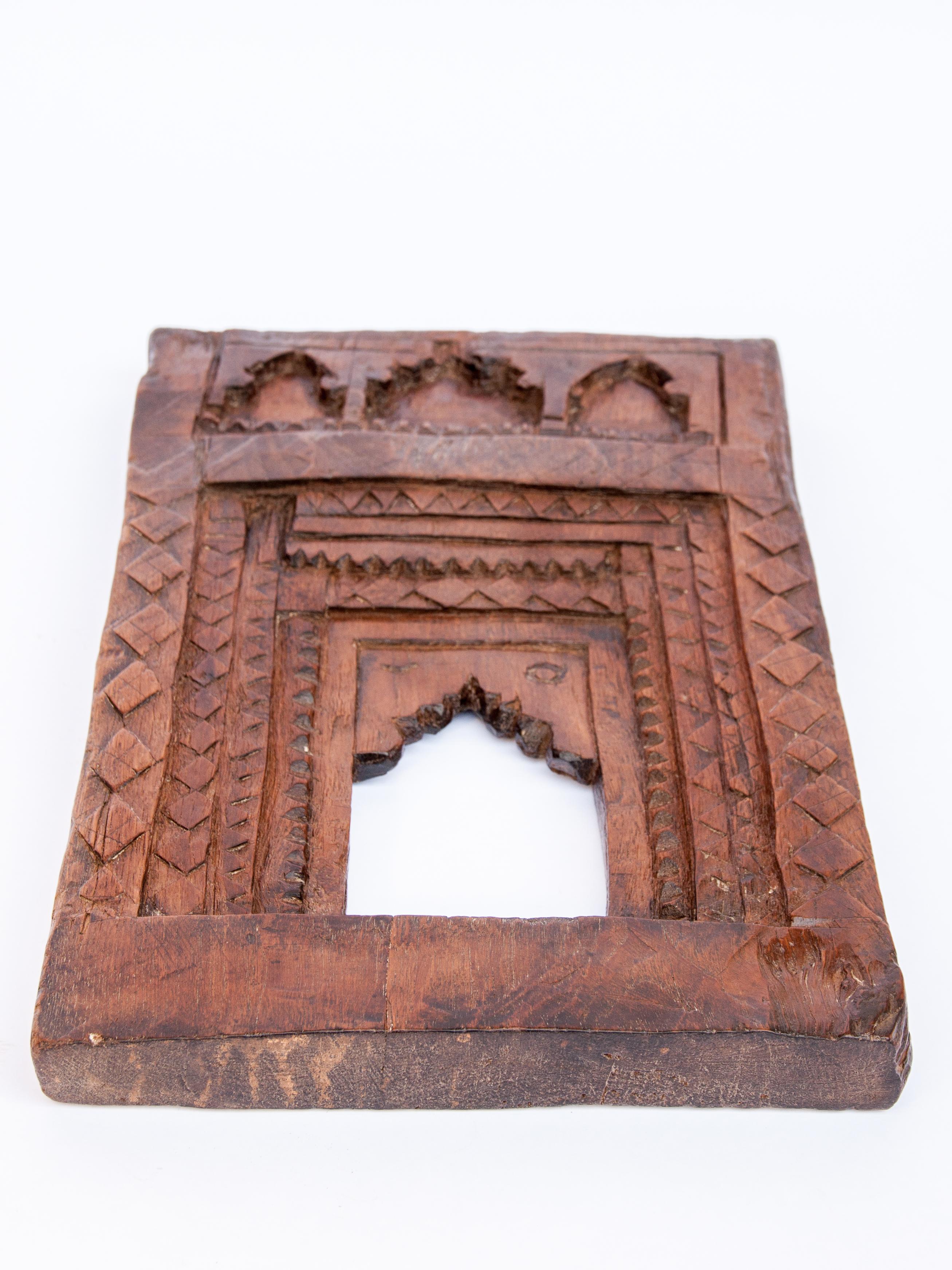 Vintage Carved Wood Votive or Picture Frame, Mid-20th Century, India 6
