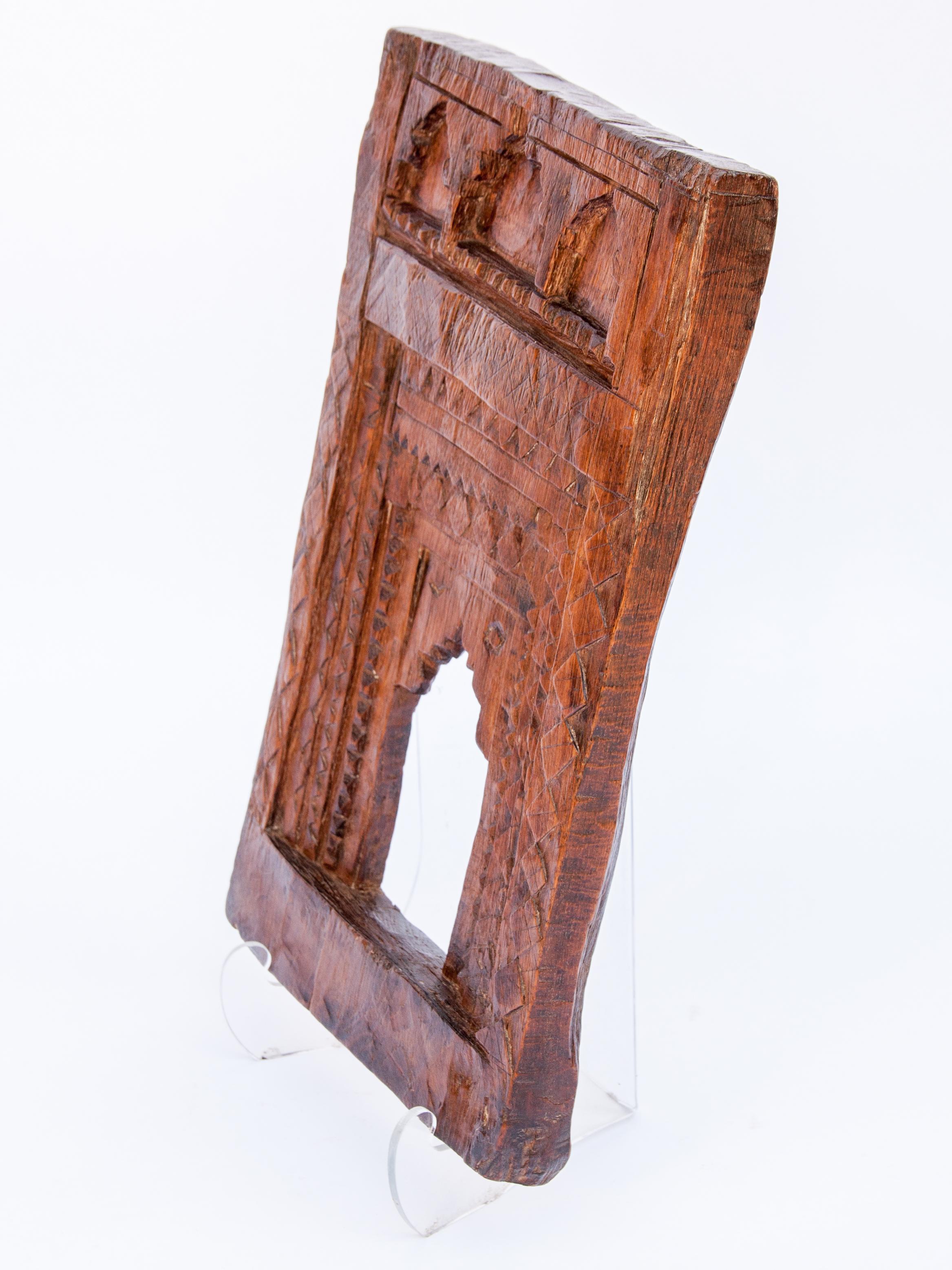 Vintage Carved Wood Votive or Picture Frame, Mid-20th Century, India 7