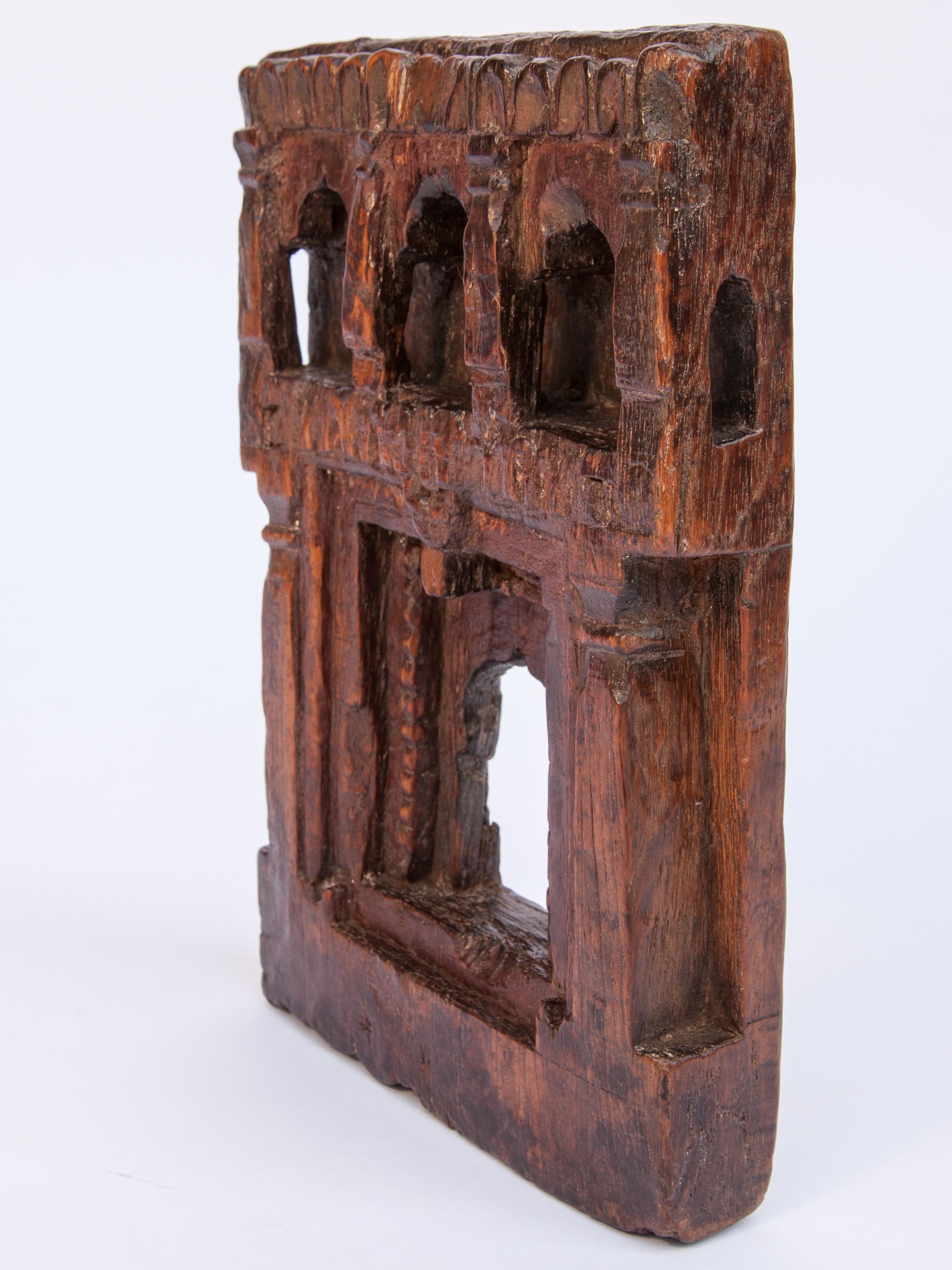 Vintage Carved Wood Votive or Picture Frame, Mid-20th Century, India 4