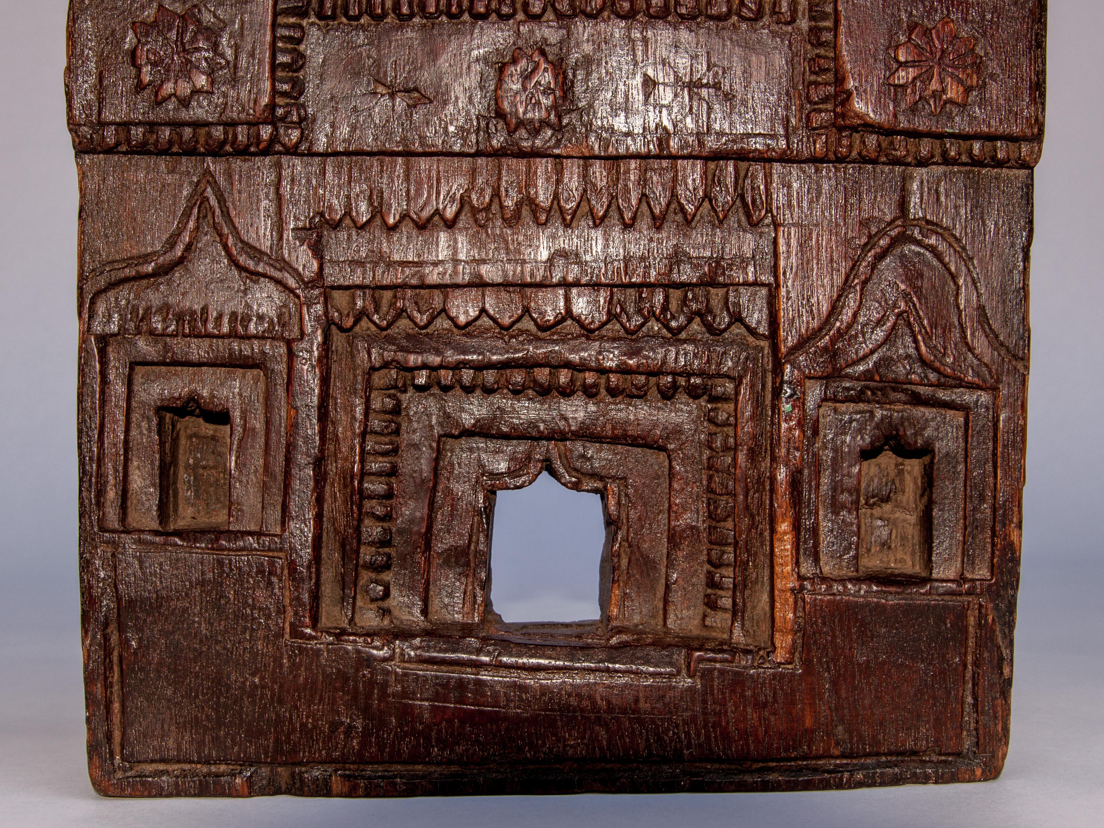 Vintage Carved Wood Votive or Picture Frame, Mid-20th Century, India 5