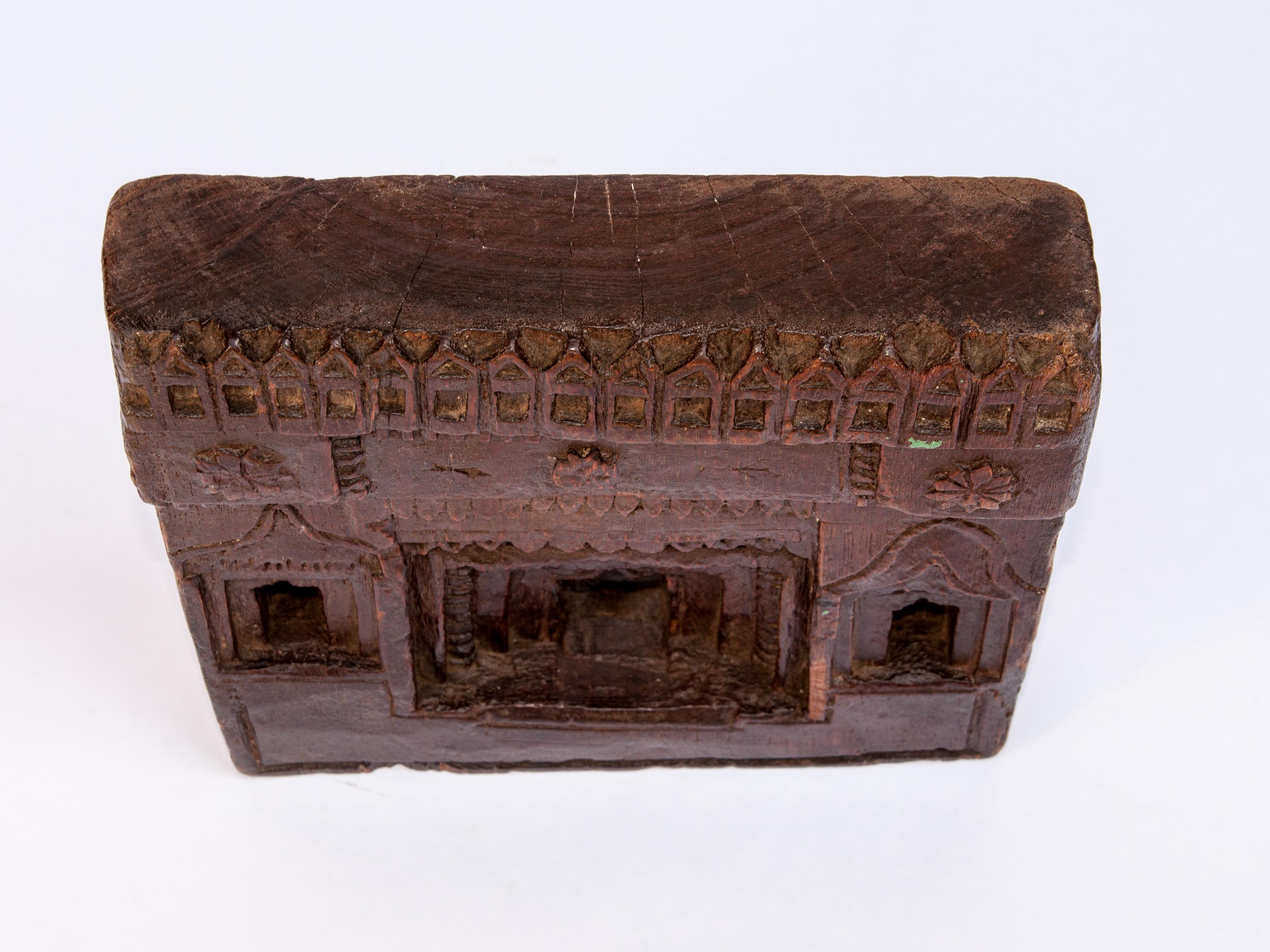 Vintage Carved Wood Votive or Picture Frame, Mid-20th Century, India 9