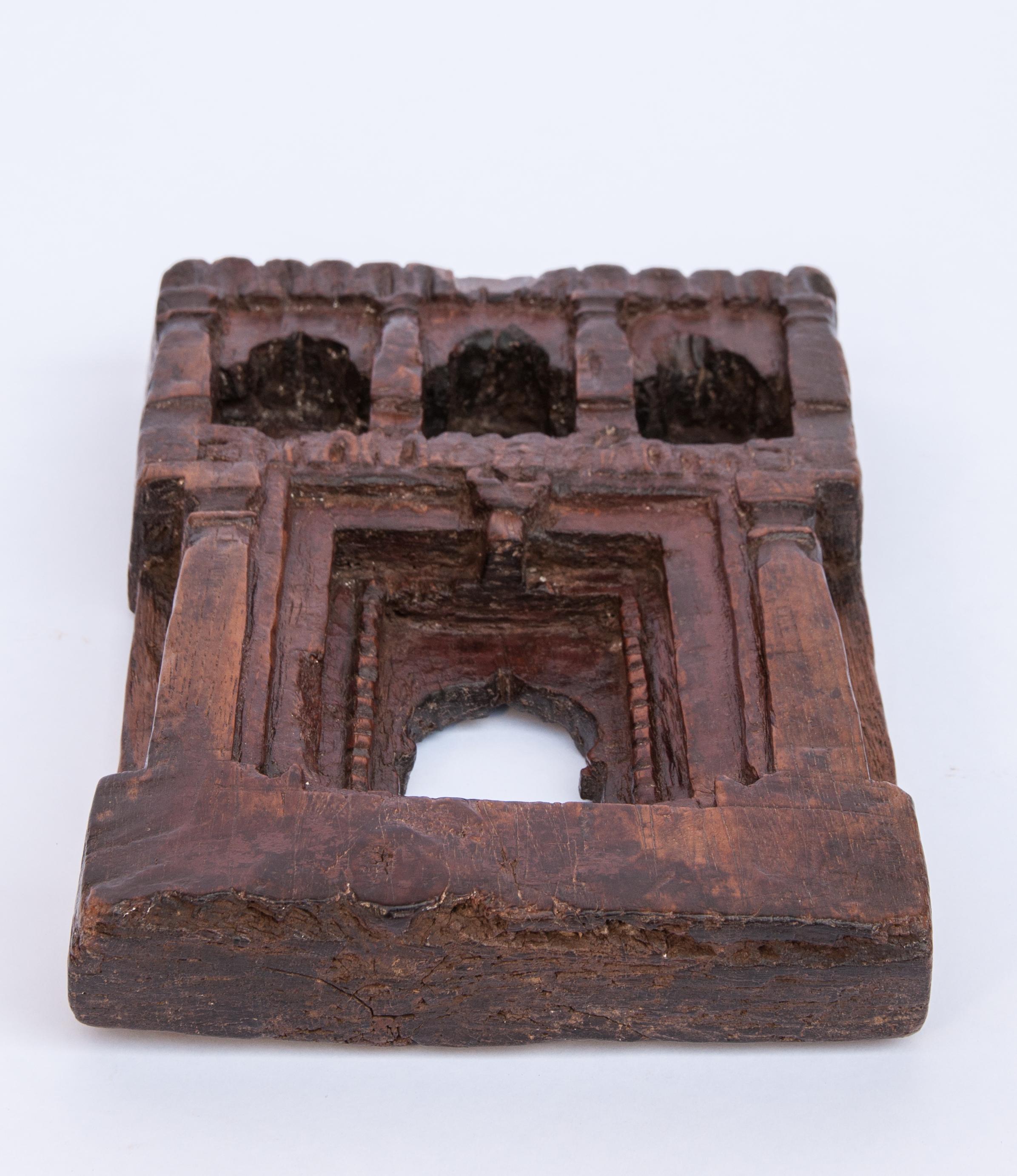Vintage Carved Wood Votive or Picture Frame, Mid-20th Century, India 11