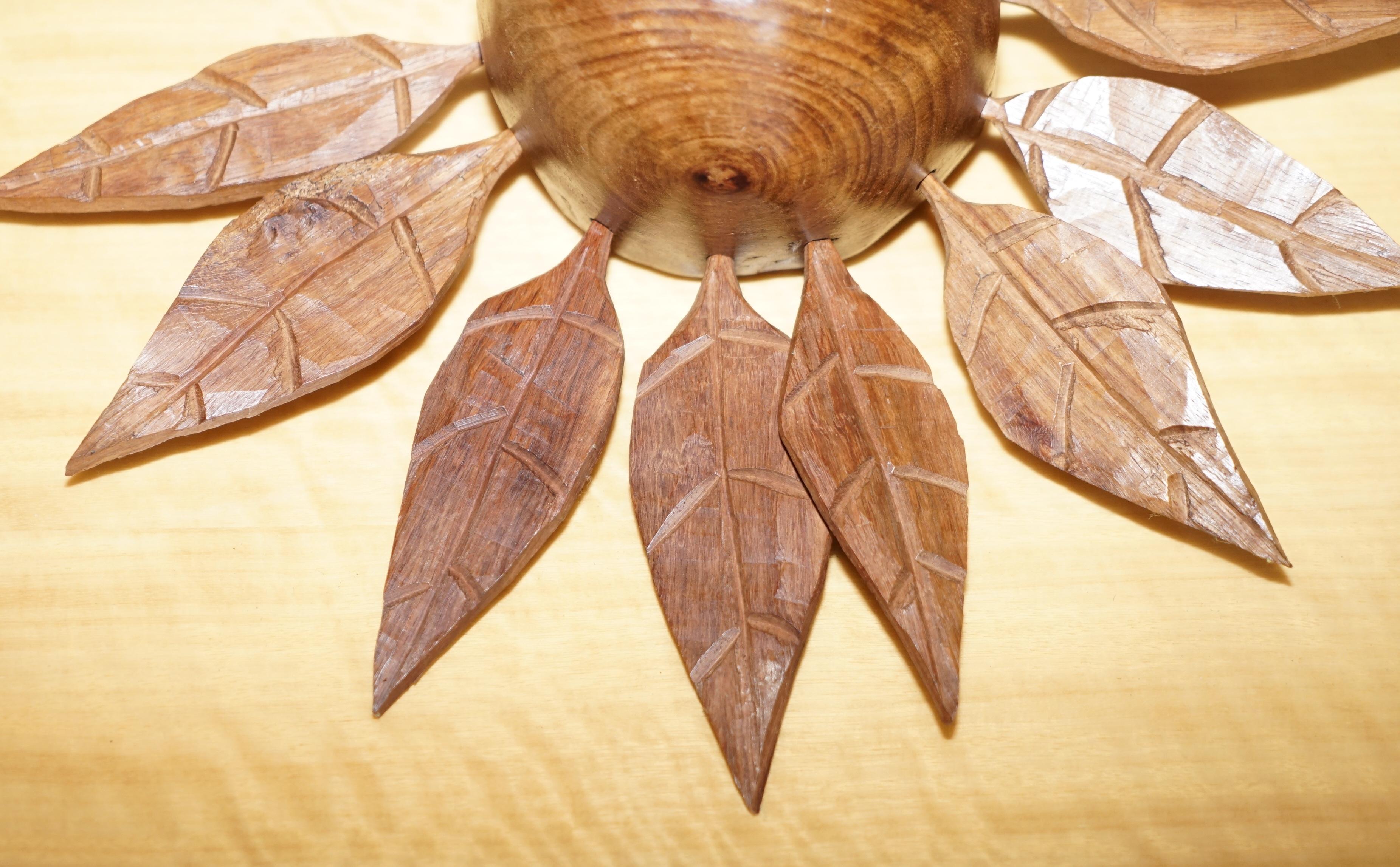 Tête vintage en bois sculpté avec plumes amovibles, sculptée dans une seule ronce de bois en vente 2