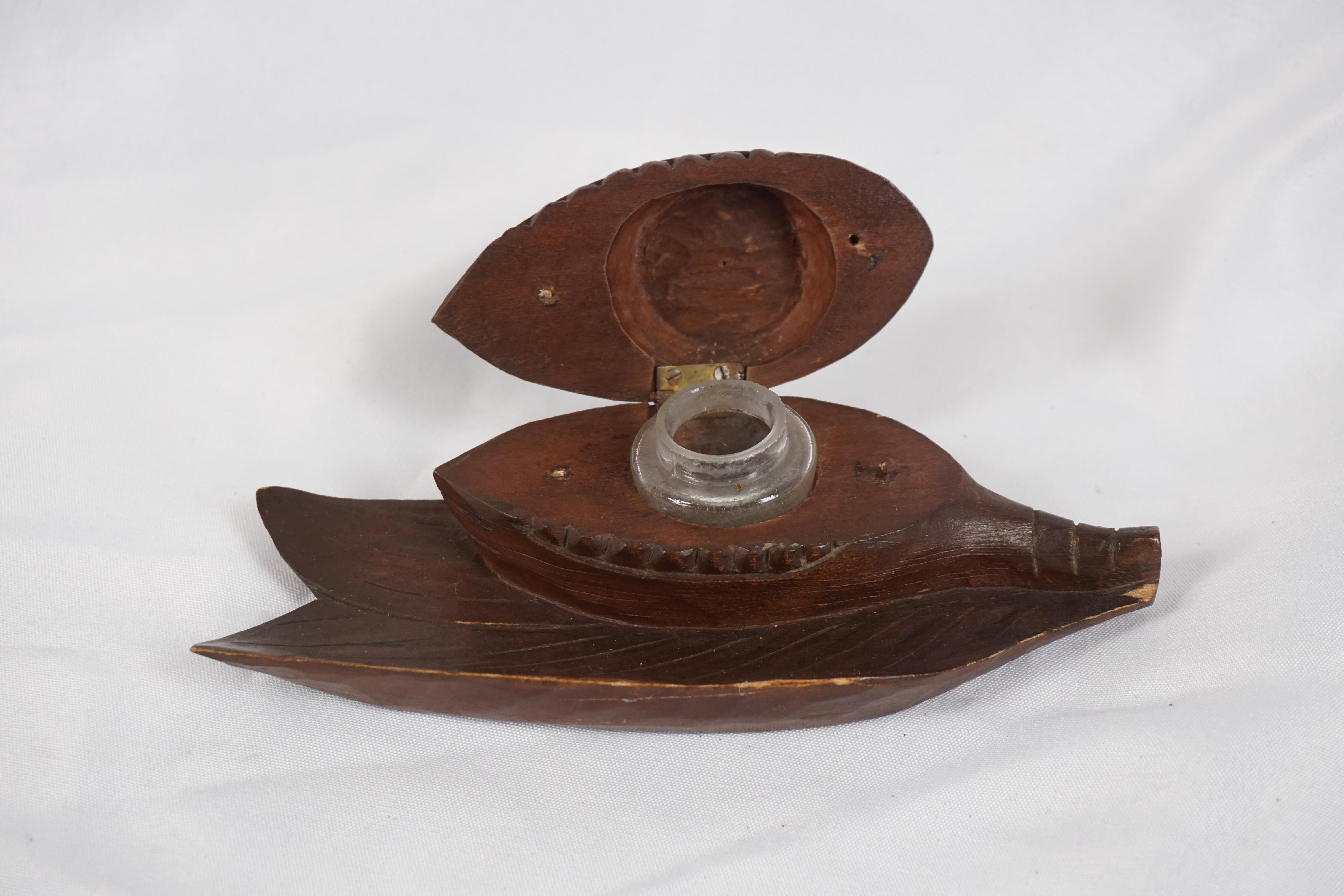 Vintage Carved Wooden Inkwell, Shape of a Corn Hush, European 1930, H307 In Good Condition For Sale In Vancouver, BC