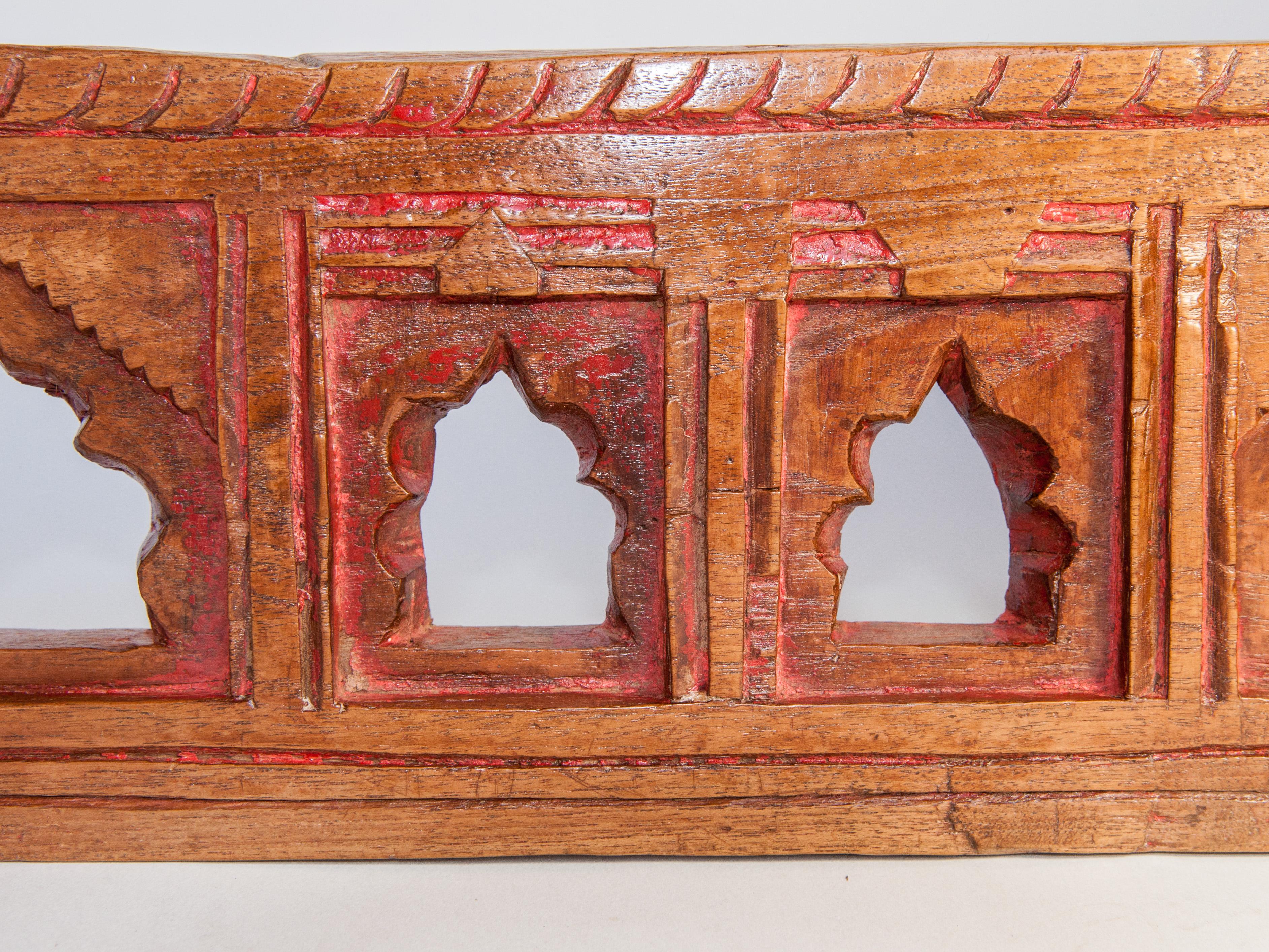 Anglo-Indian Vintage Carved Wooden Picture Frame, Mid-20th Century, India