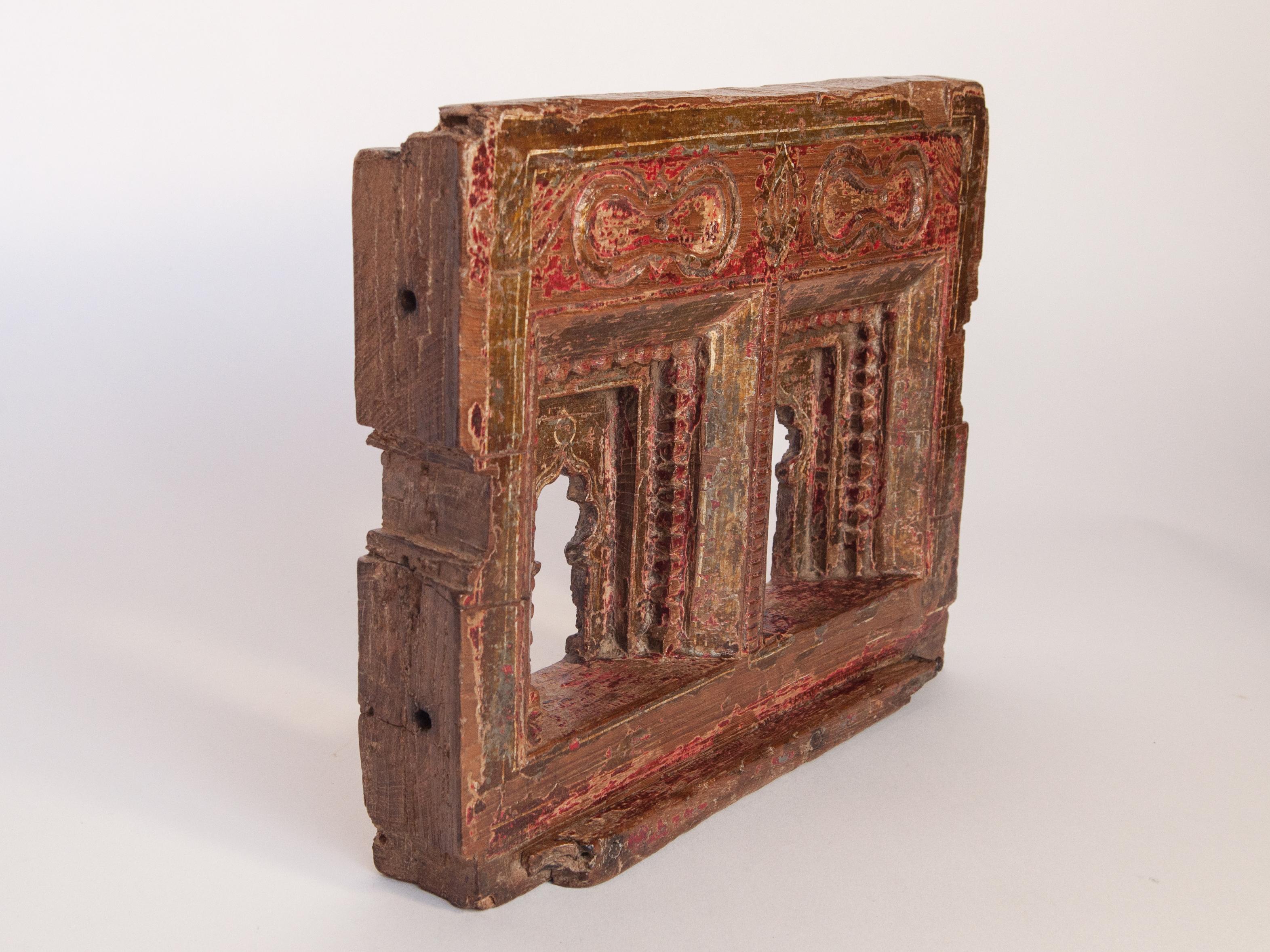 Indian Vintage Carved Wooden Picture Frame, Mid-20th Century, India