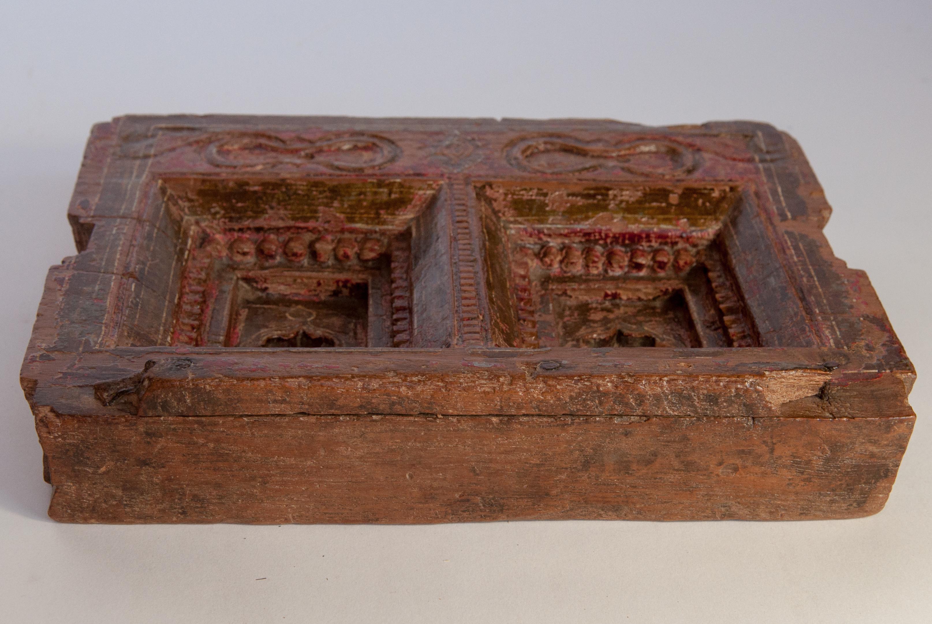 Vintage Carved Wooden Picture Frame, Mid-20th Century, India In Good Condition In Point Richmond, CA