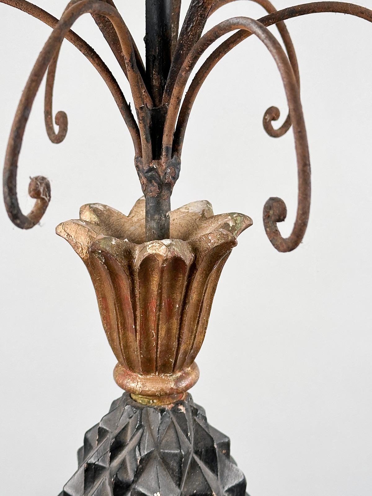 Ferro Lampadario ananas in legno intagliato vintage in vendita