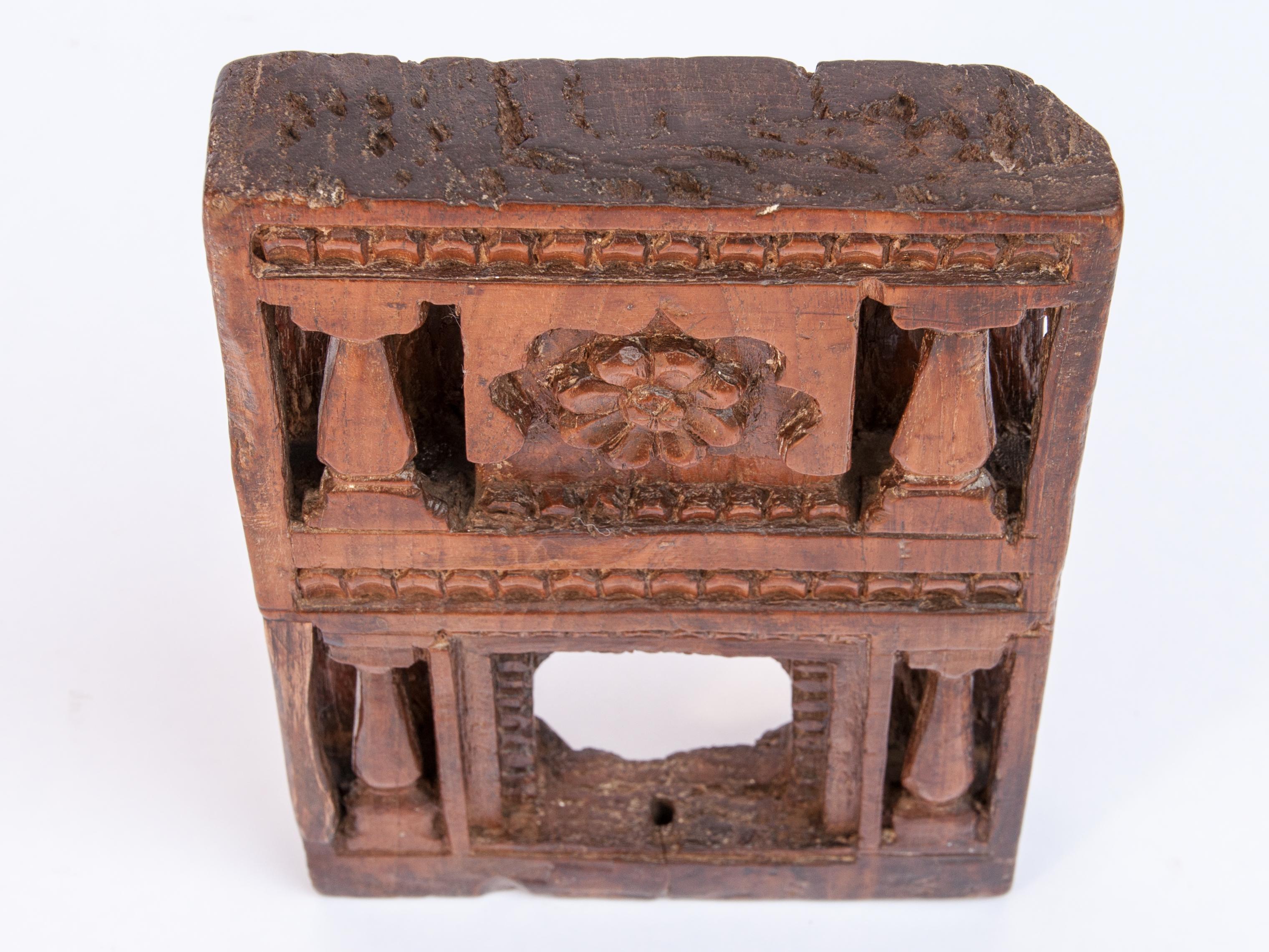 Vintage Carved Wooden Votive or Picture Frame, Mid-20th Century, India 8