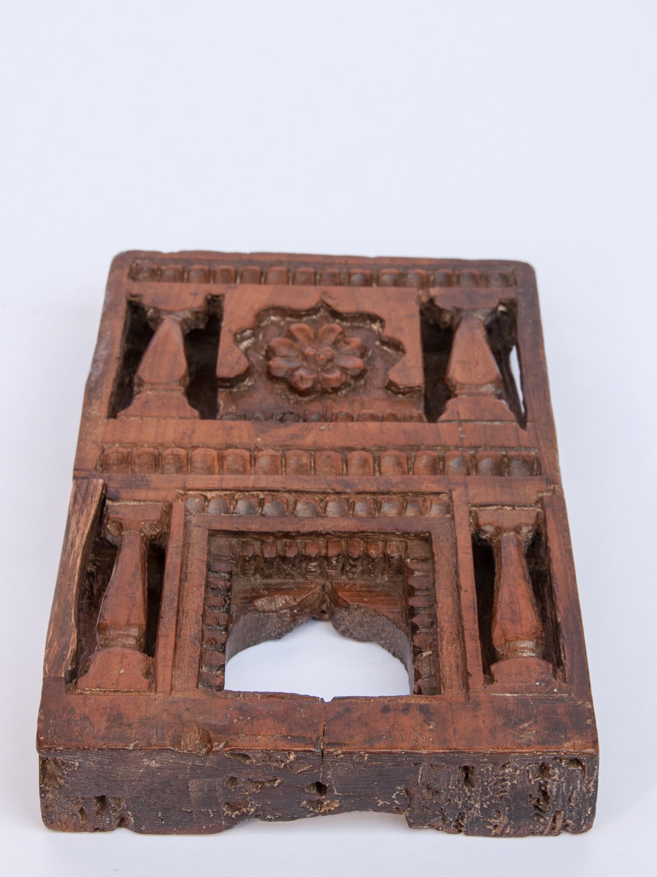 Vintage Carved Wooden Votive or Picture Frame, Mid-20th Century, India 9