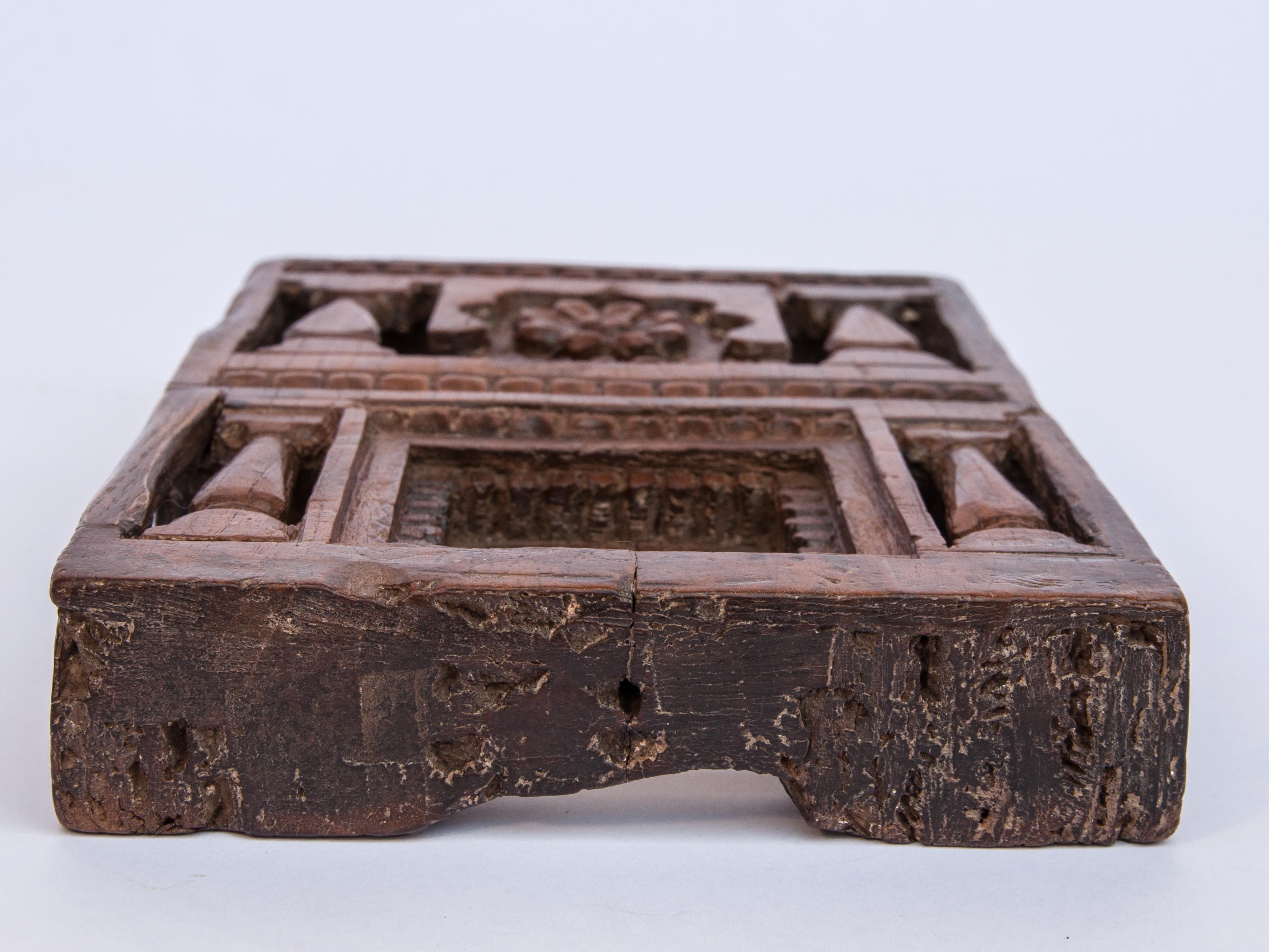 Vintage Carved Wooden Votive or Picture Frame, Mid-20th Century, India 10