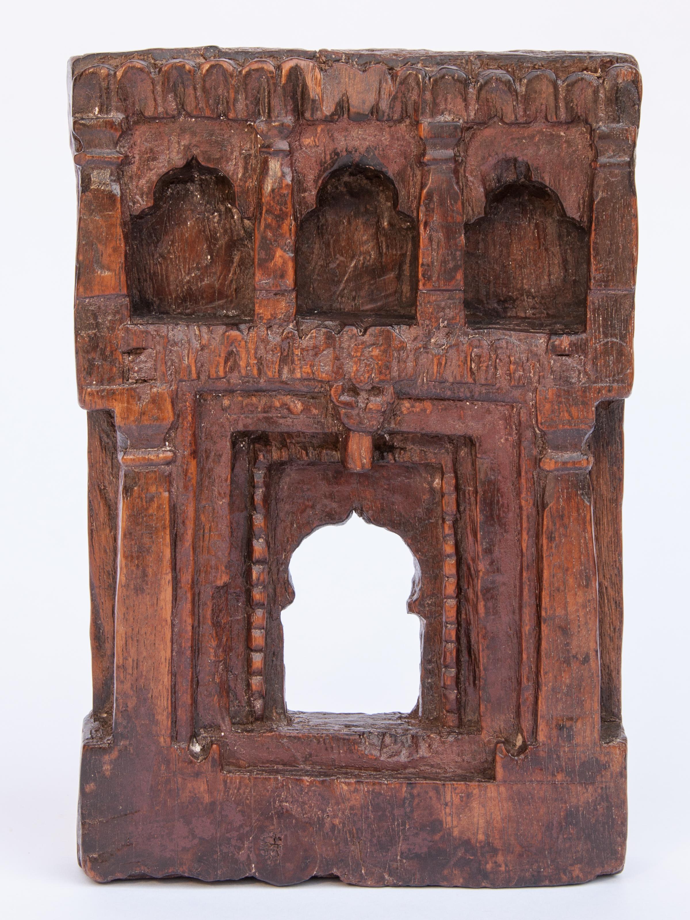 Vintage Carved Wooden Votive or Picture Frame, Mid-20th Century, India 11