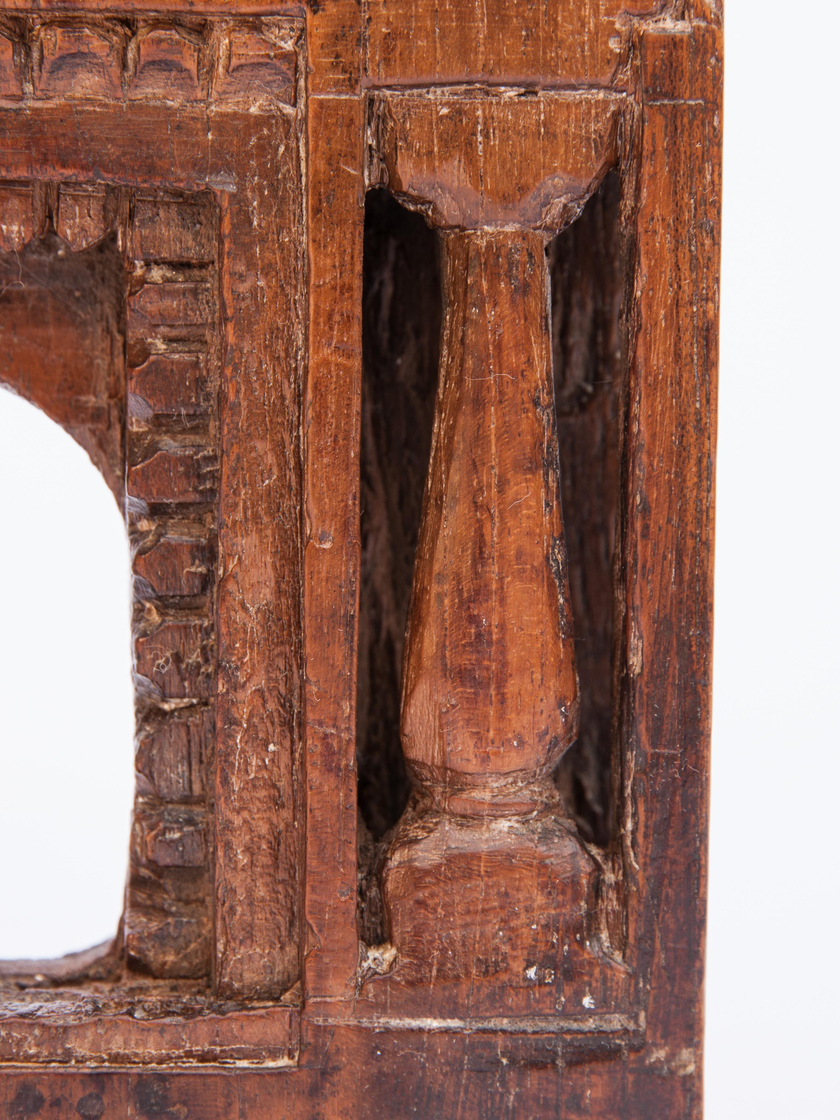 Vintage Carved Wooden Votive or Picture Frame, Mid-20th Century, India 2