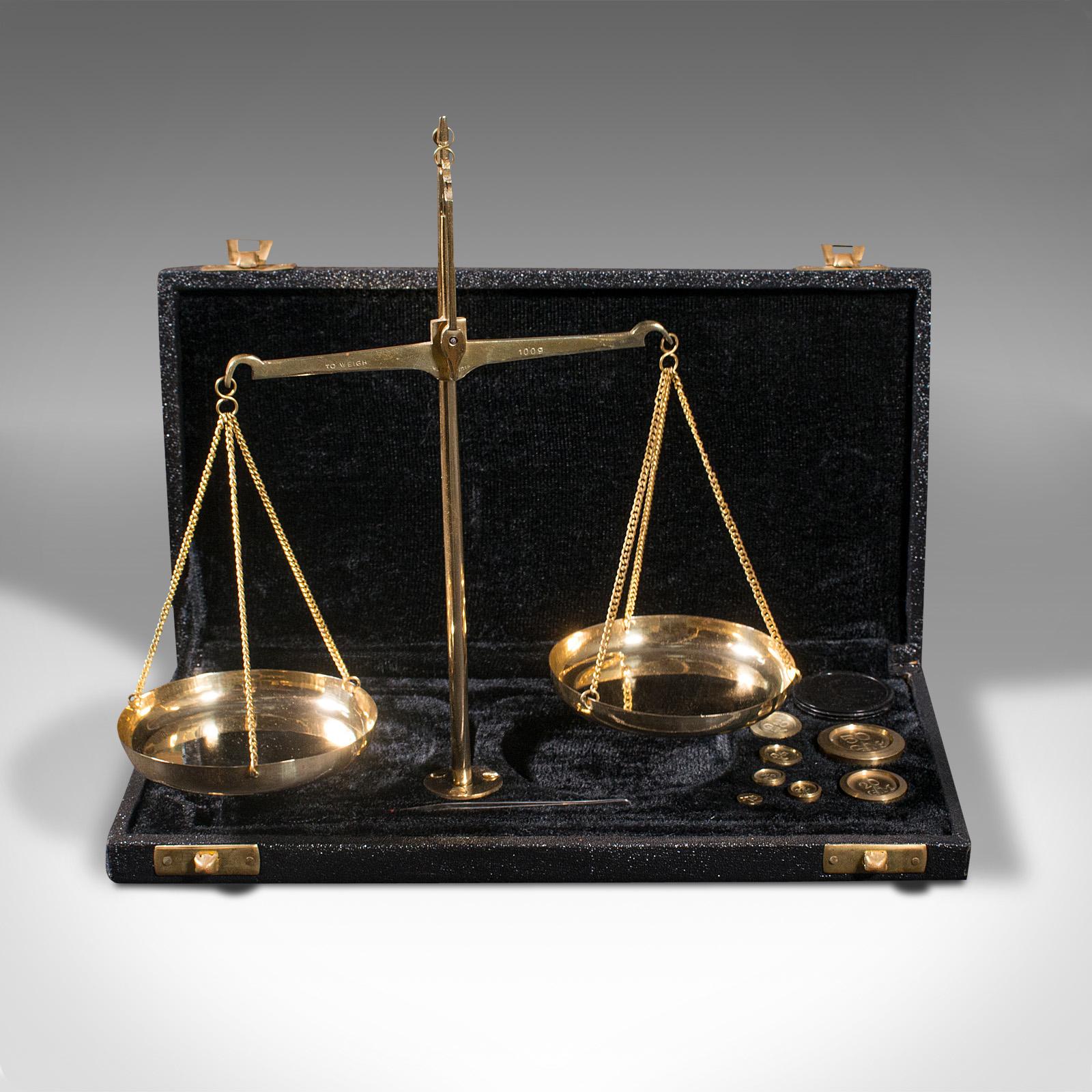 This is a vintage cased balance scale. An Indian, brass apothecary measure, dating to the mid 20th century, circa 1960.

Compact and portable, ideal for the desk or in the field
Displays a desirable aged patina throughout
Polished brass scale