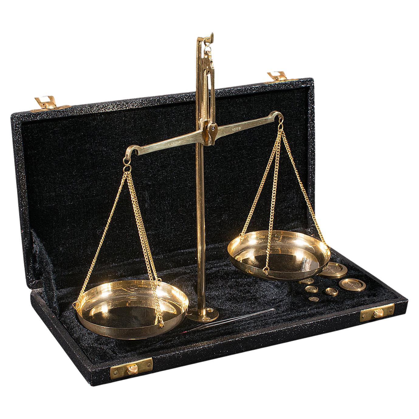 BRASS NAUTICAL WEIGHING BALANCE SCALE VINTAGE LOOK WITH VELVET BOX BRASS NAUTICAL WEIGHING BALANCE SCALE VINTAGE LOOK WITH VELVET BOX