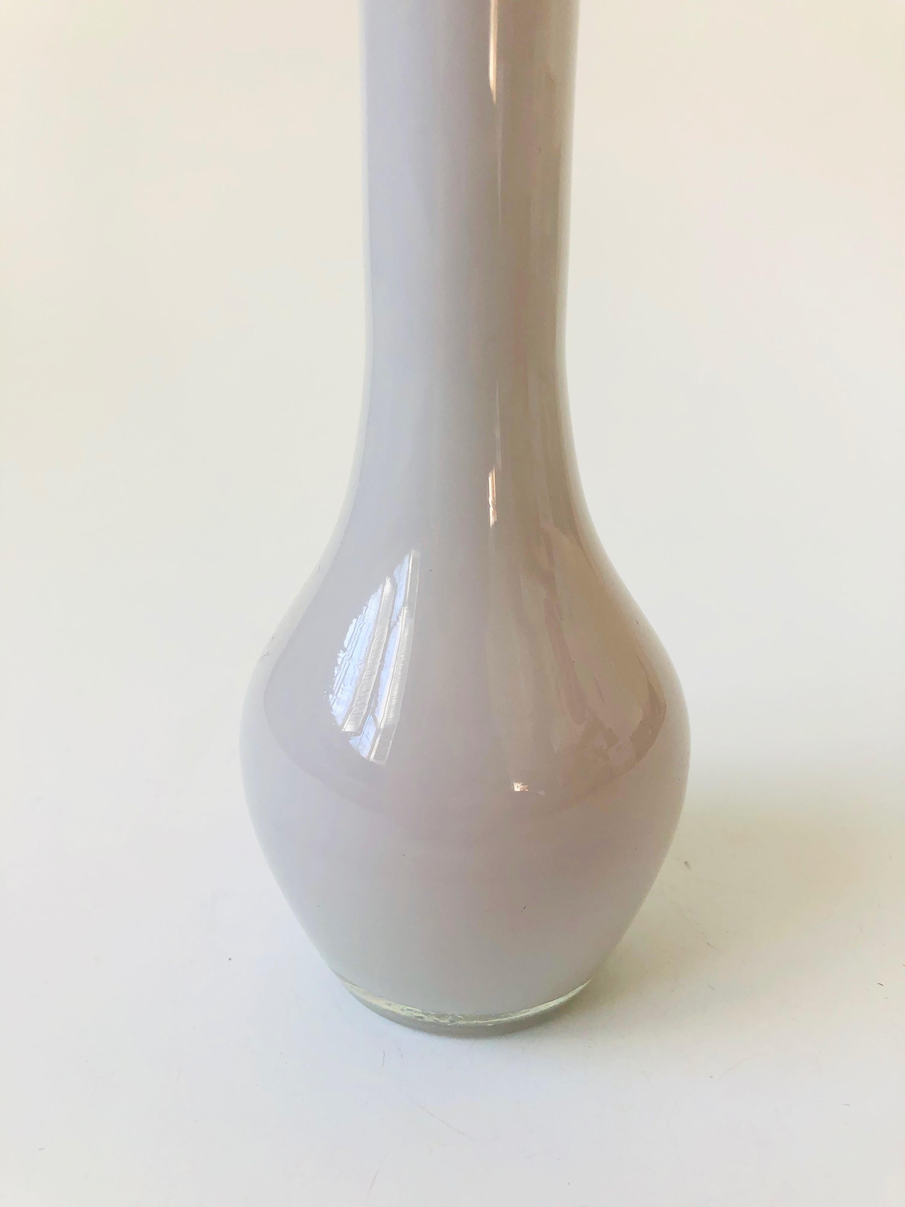 Vintage Cased Glass Lily Vase In Good Condition For Sale In Vallejo, CA