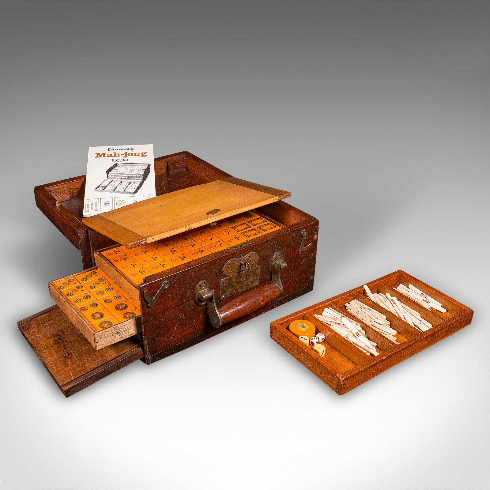Vintage Cased Mahjong, Chinese, Gaming Counters, Antique Box, Art Deco, C.1940 In Good Condition In Hele, Devon, GB