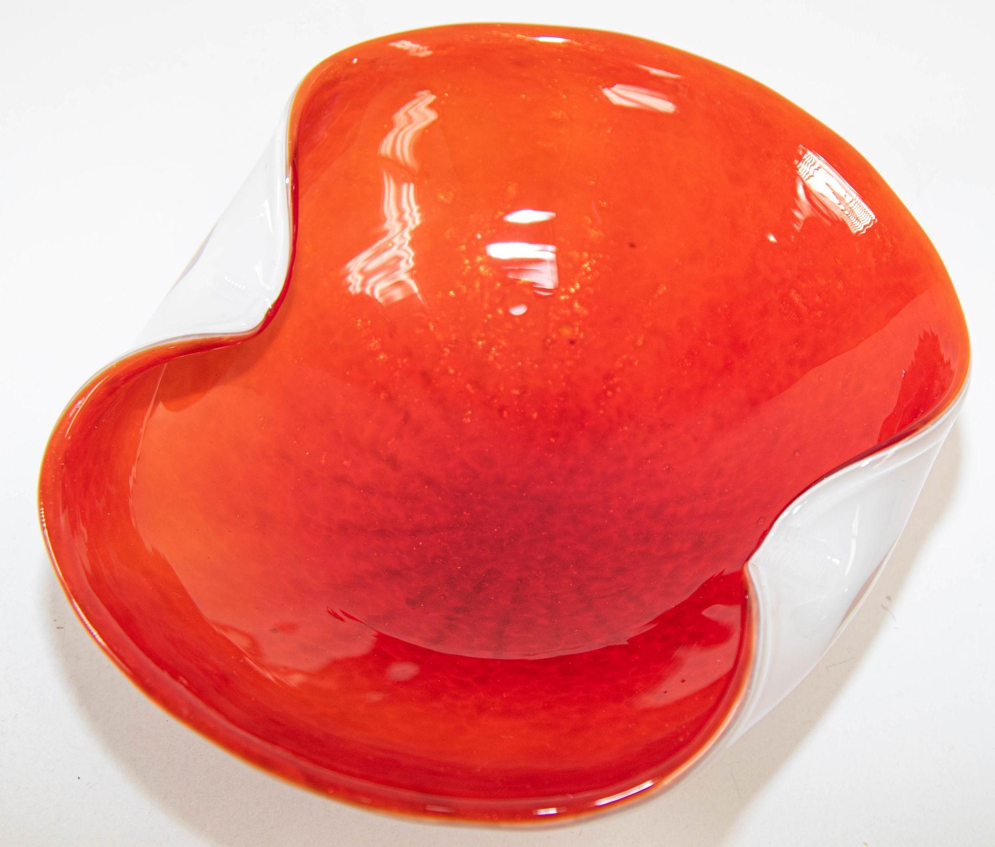 Mid-Century Modern Venetian Murano Seguso Art Glass Vintage Cased Red and White Ashtray Italy 1960 For Sale