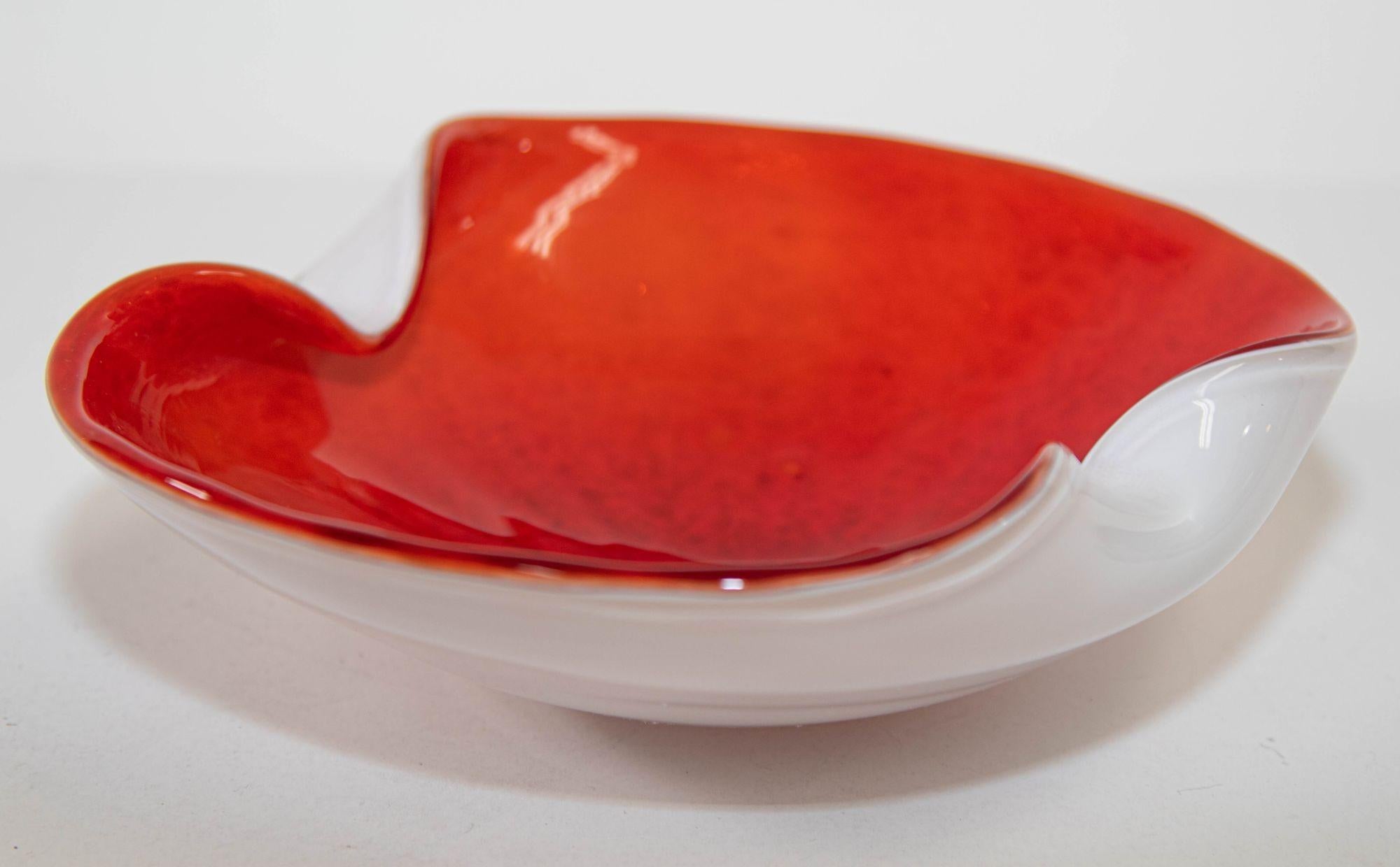 Hand-Crafted Venetian Murano Seguso Art Glass Vintage Cased Red and White Ashtray Italy 1960 For Sale