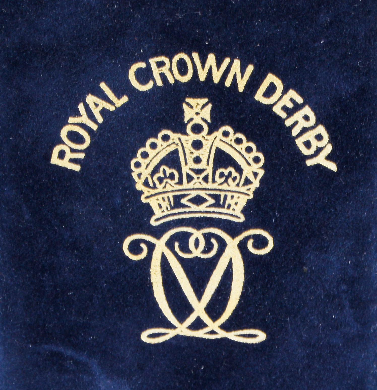 Vintage Cased Royal Crown Derby Commemorative Crown Paperweight, 1990 7