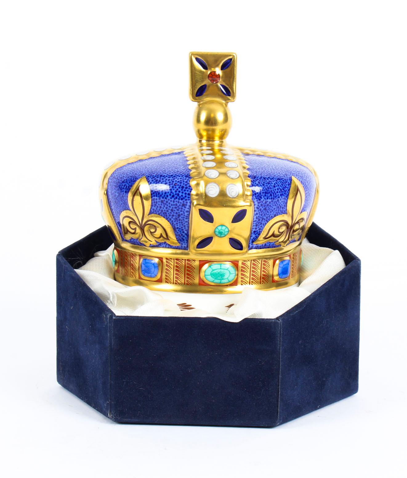 This is a truly superb limited edition, hand painted Royal Crown Derby Porcelain crown shaped paperweight, with date 1990.

Beautifully hand painted with exquisite gilded decoration and bearing the inscription:
 One Hundred Royal Years 
The