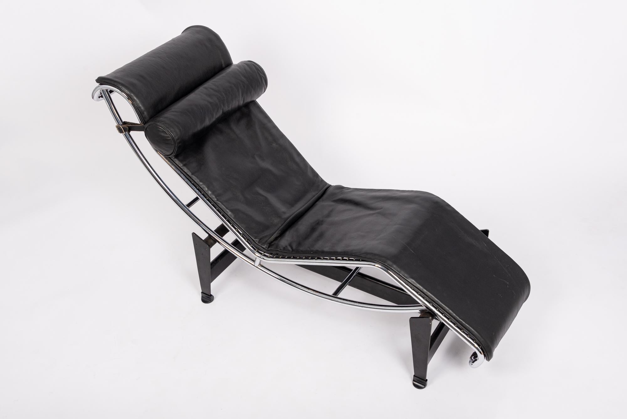 Chaise longue vintage Cassina en cuir noir LC4 par Le Corbusier, 1980 en vente 1