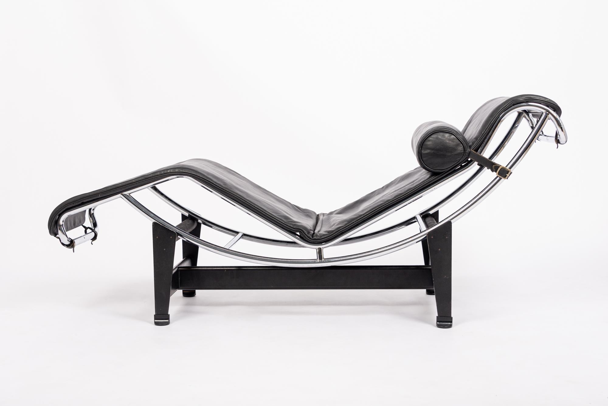Polished Vintage Cassina Black Leather LC4 Chaise Lounge Chair by Le Corbusier, 1980 For Sale