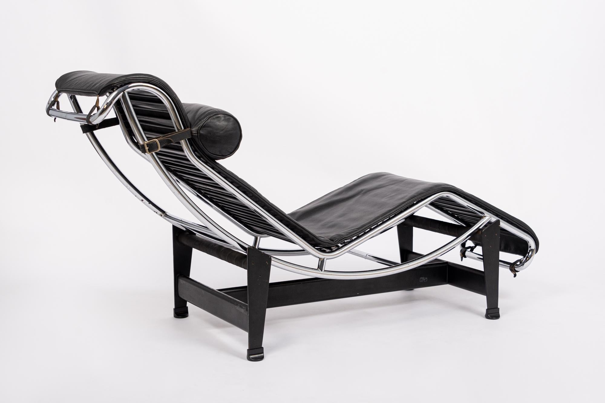 Late 20th Century Vintage Cassina Black Leather LC4 Chaise Lounge Chair by Le Corbusier, 1980 For Sale