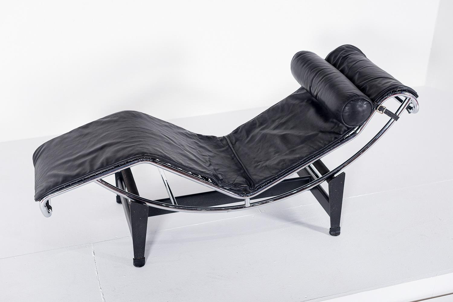 Vintage Cassina Black Leather LC4 Chaise Lounge Chair by Le Corbusier, 1984 2