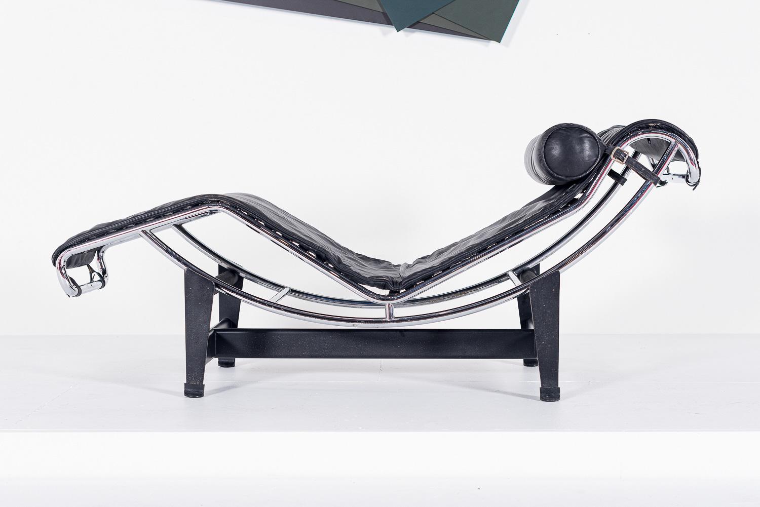 Vintage Cassina Black Leather LC4 Chaise Lounge Chair by Le Corbusier, 1984 In Good Condition In Detroit, MI