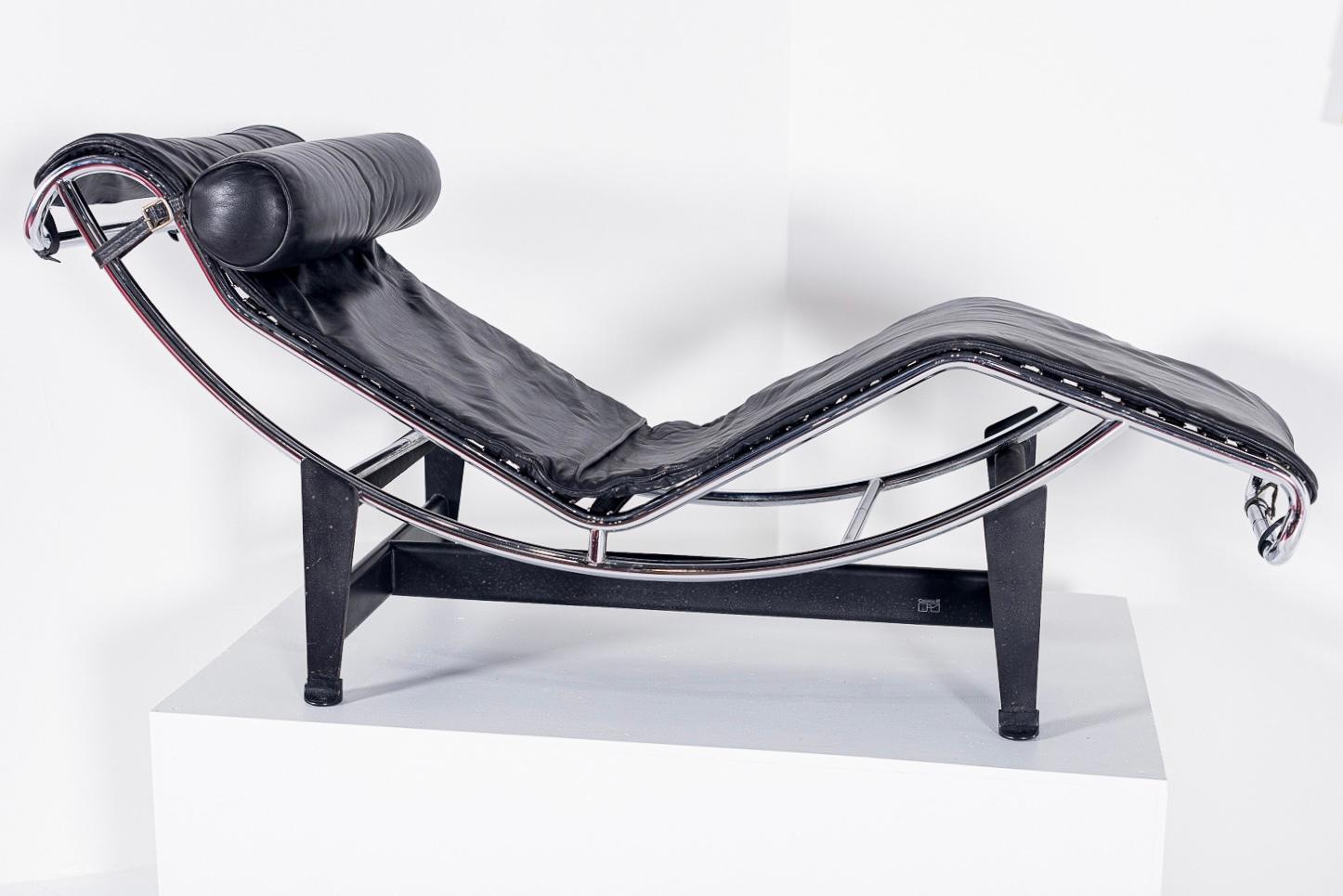 Late 20th Century Vintage Cassina Black Leather LC4 Chaise Lounge Chair by Le Corbusier, 1984