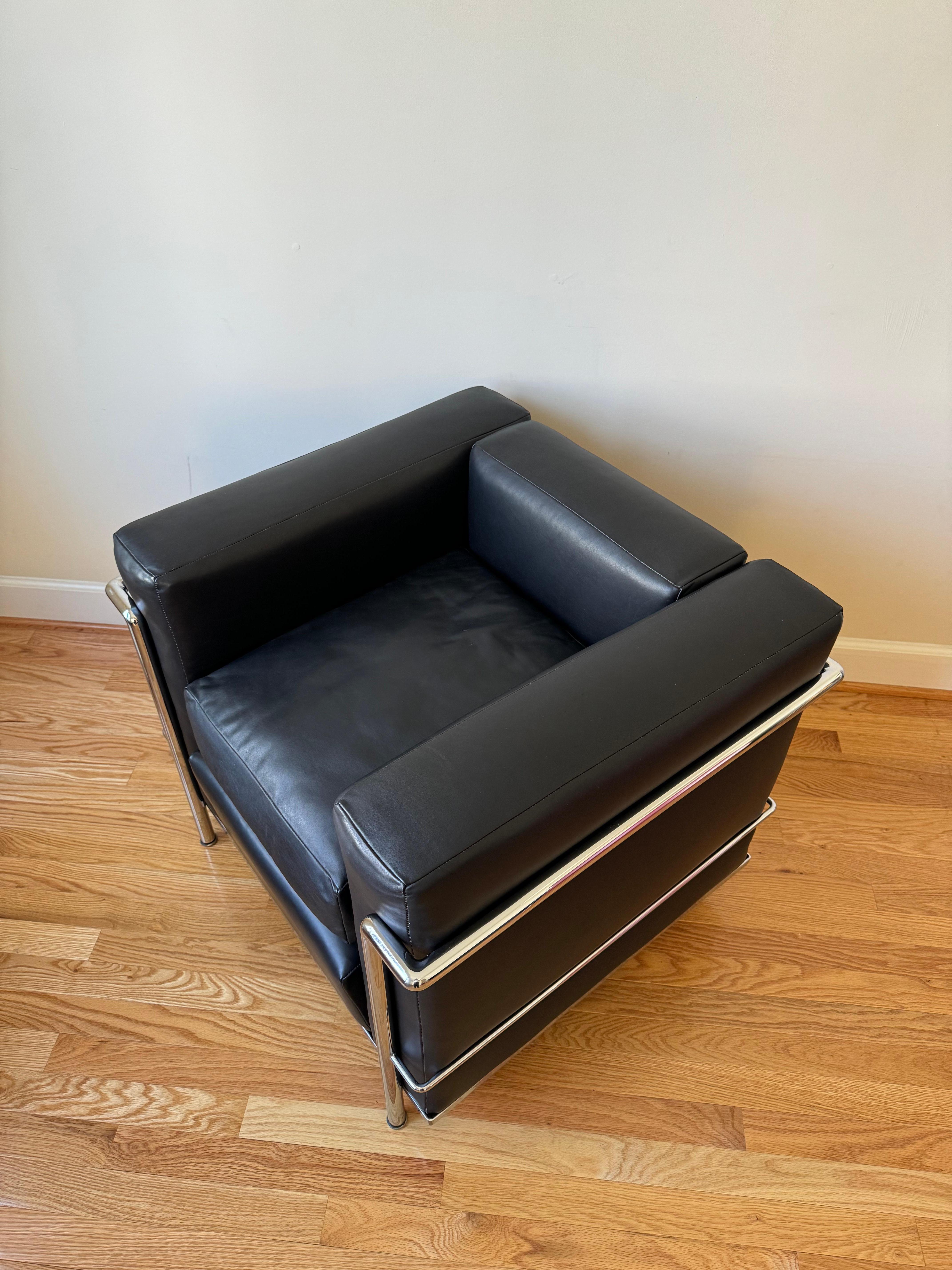 Vintage Cassina LC2 Petit Modele Armchair (New Old Stock) In Excellent Condition For Sale In Centreville, VA