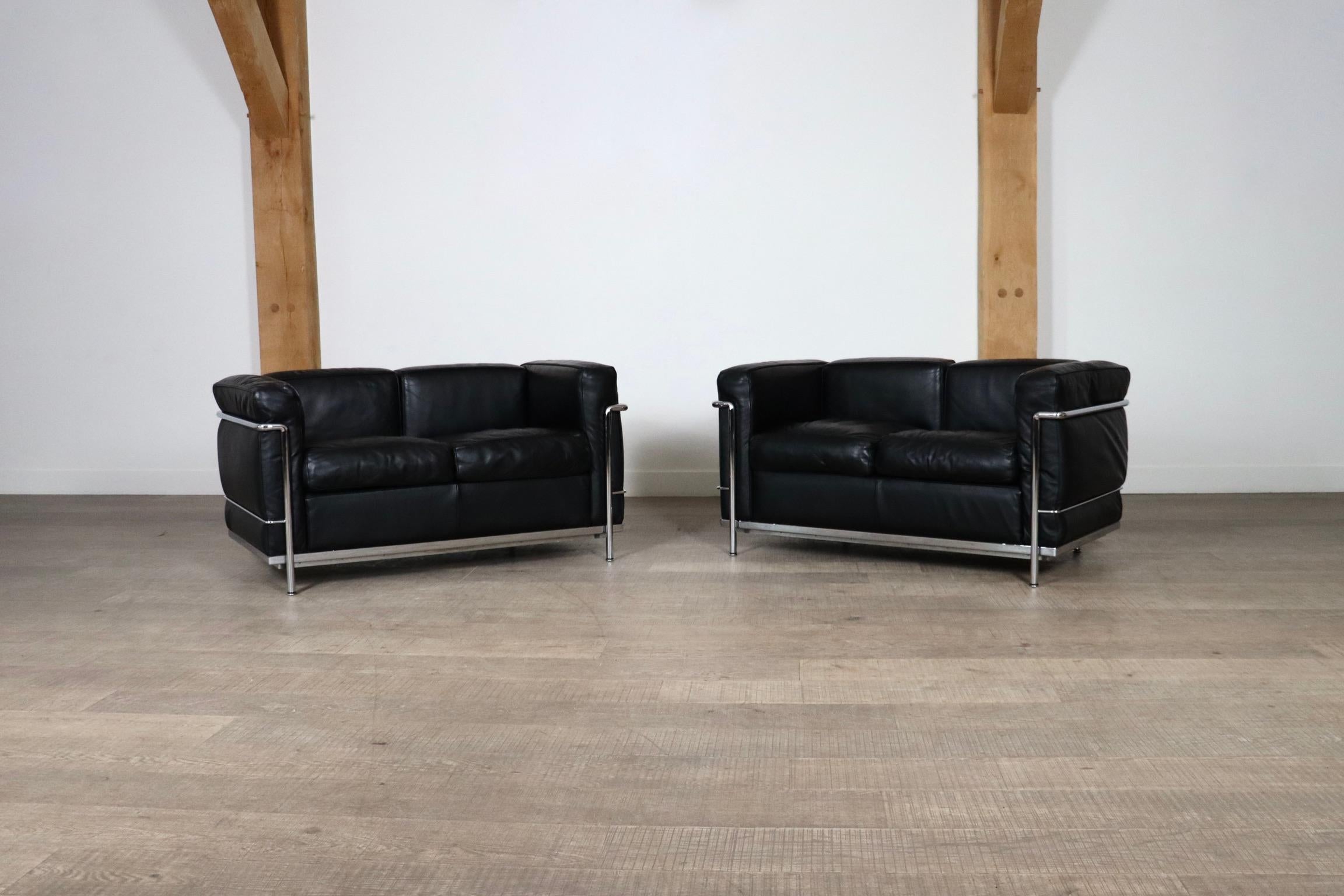 Canapé Cassina LC2 par Charlotte Perriand et Le Corbusier en vente 7