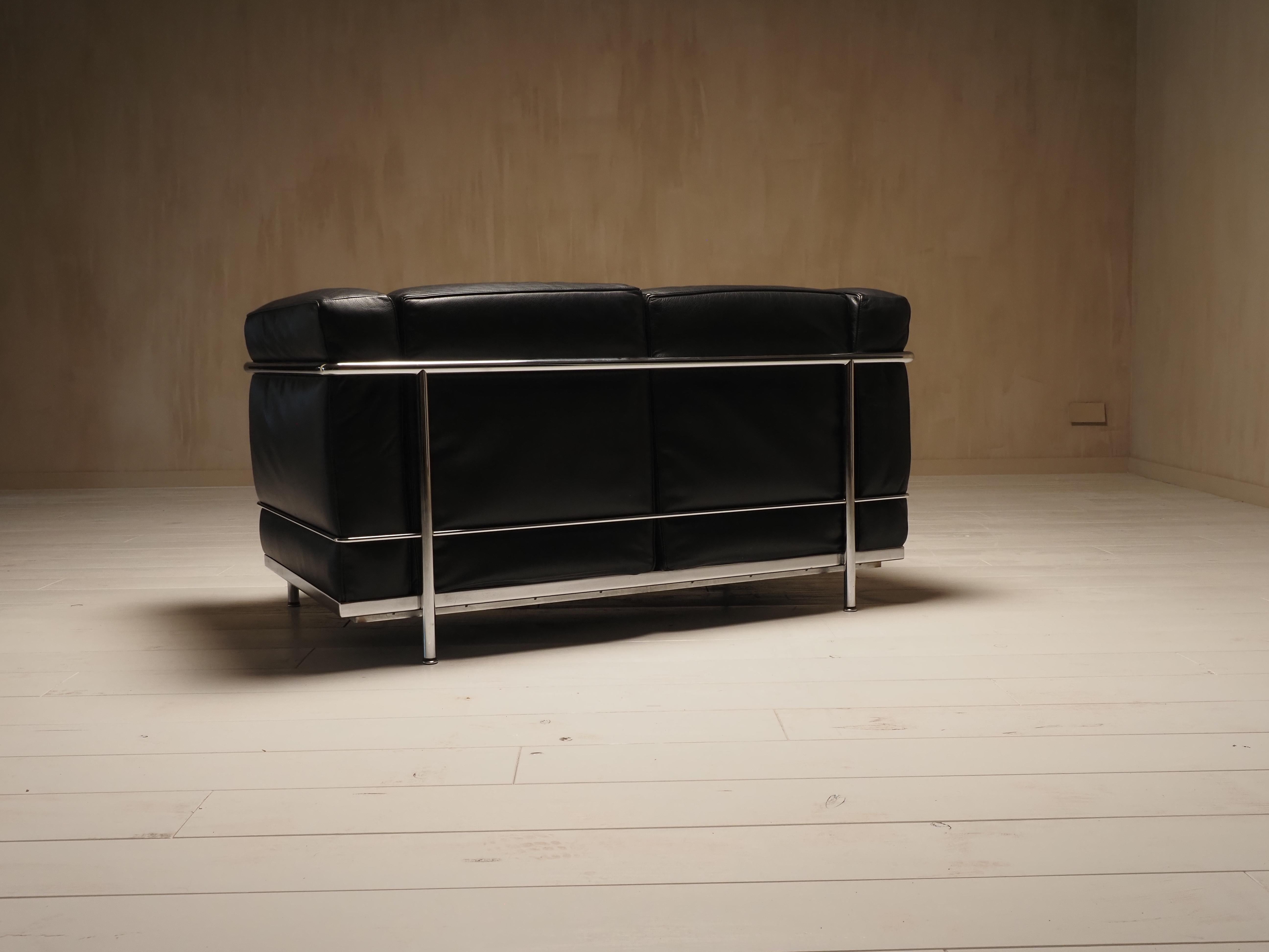 Divano a due posti Cassina LC2 d'epoca di Charlotte Perriand e Le Corbusier in vendita 9