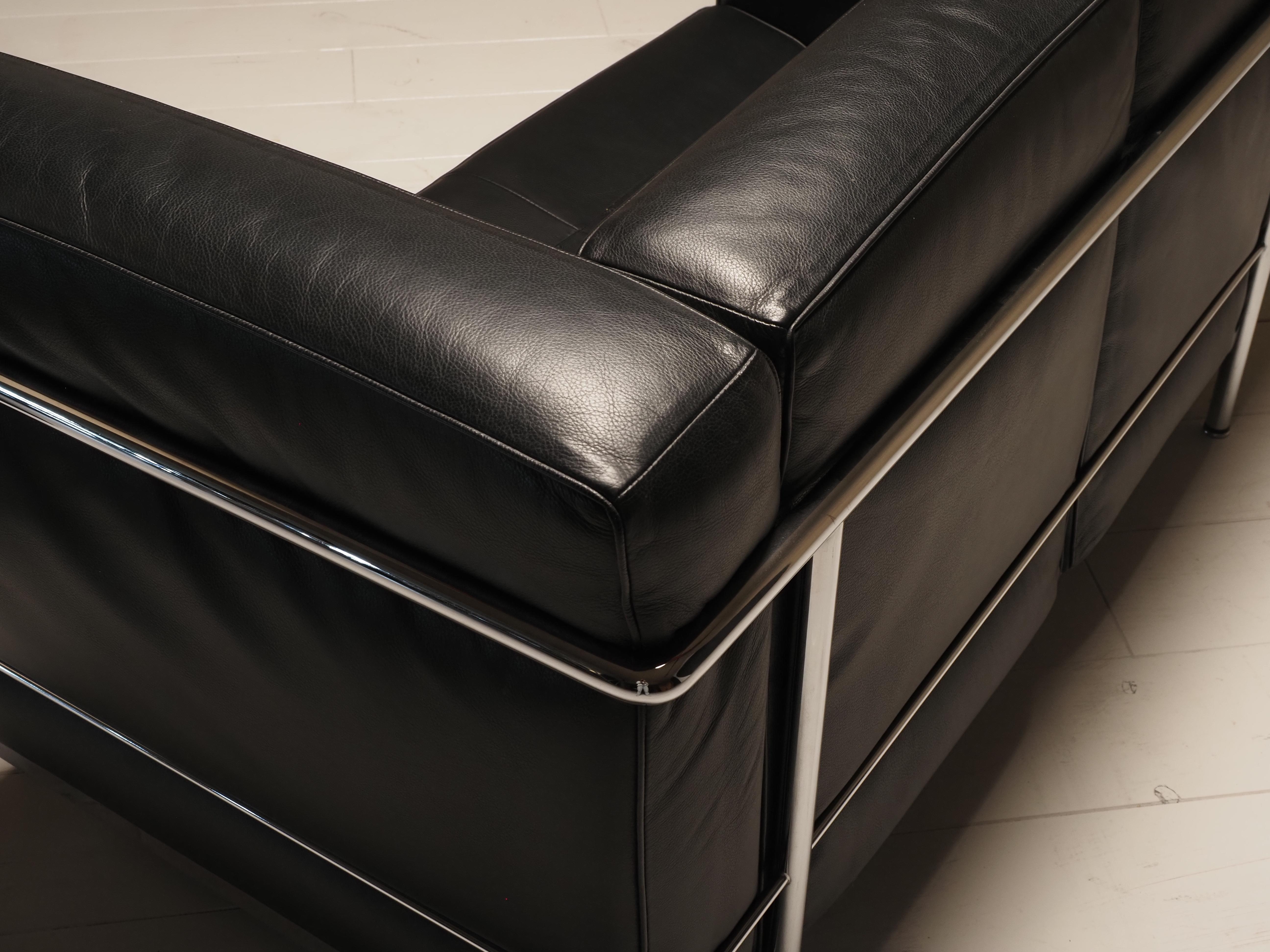 Divano a due posti Cassina LC2 d'epoca di Charlotte Perriand e Le Corbusier in vendita 11