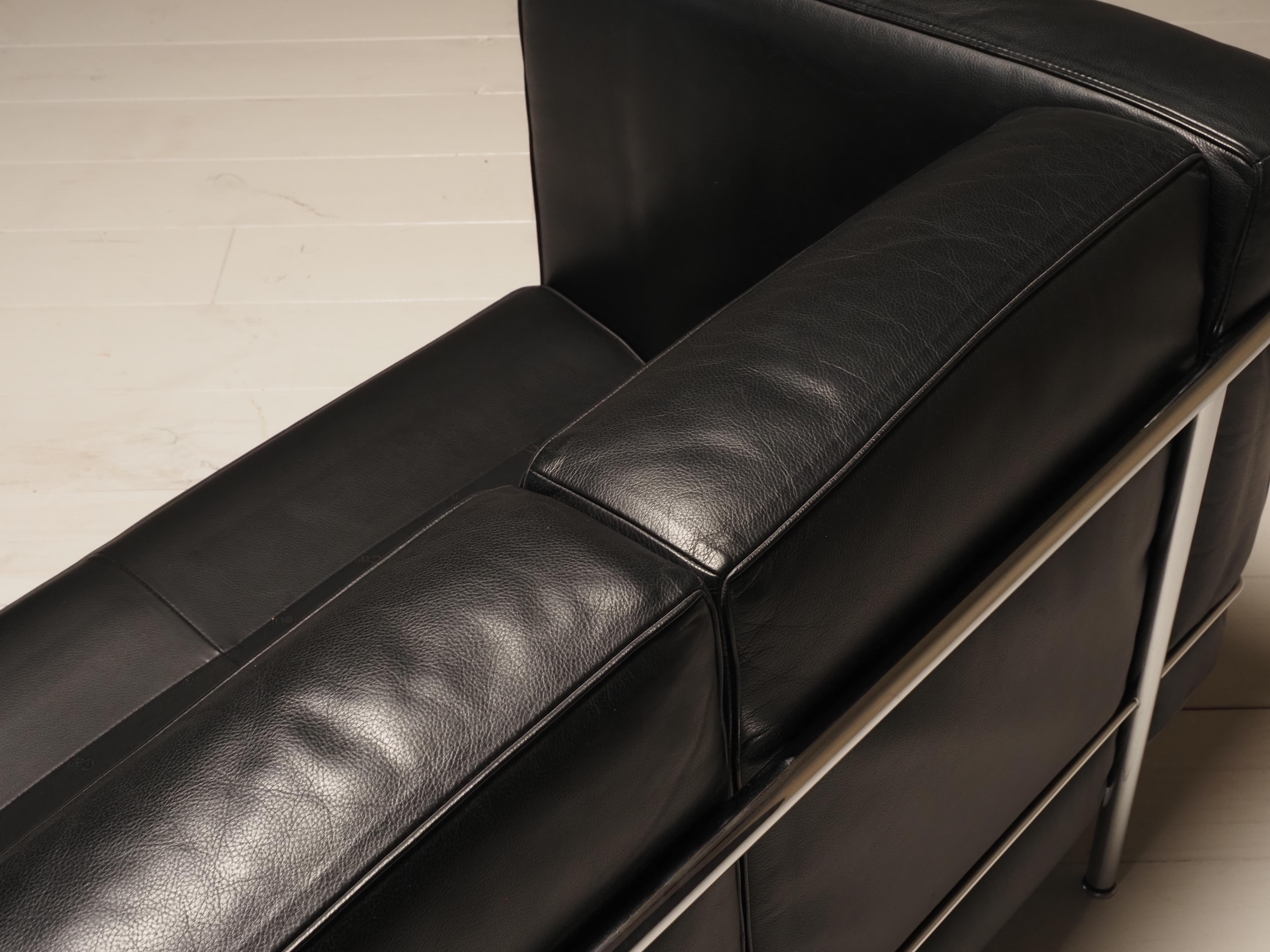 Divano a due posti Cassina LC2 d'epoca di Charlotte Perriand e Le Corbusier in vendita 12