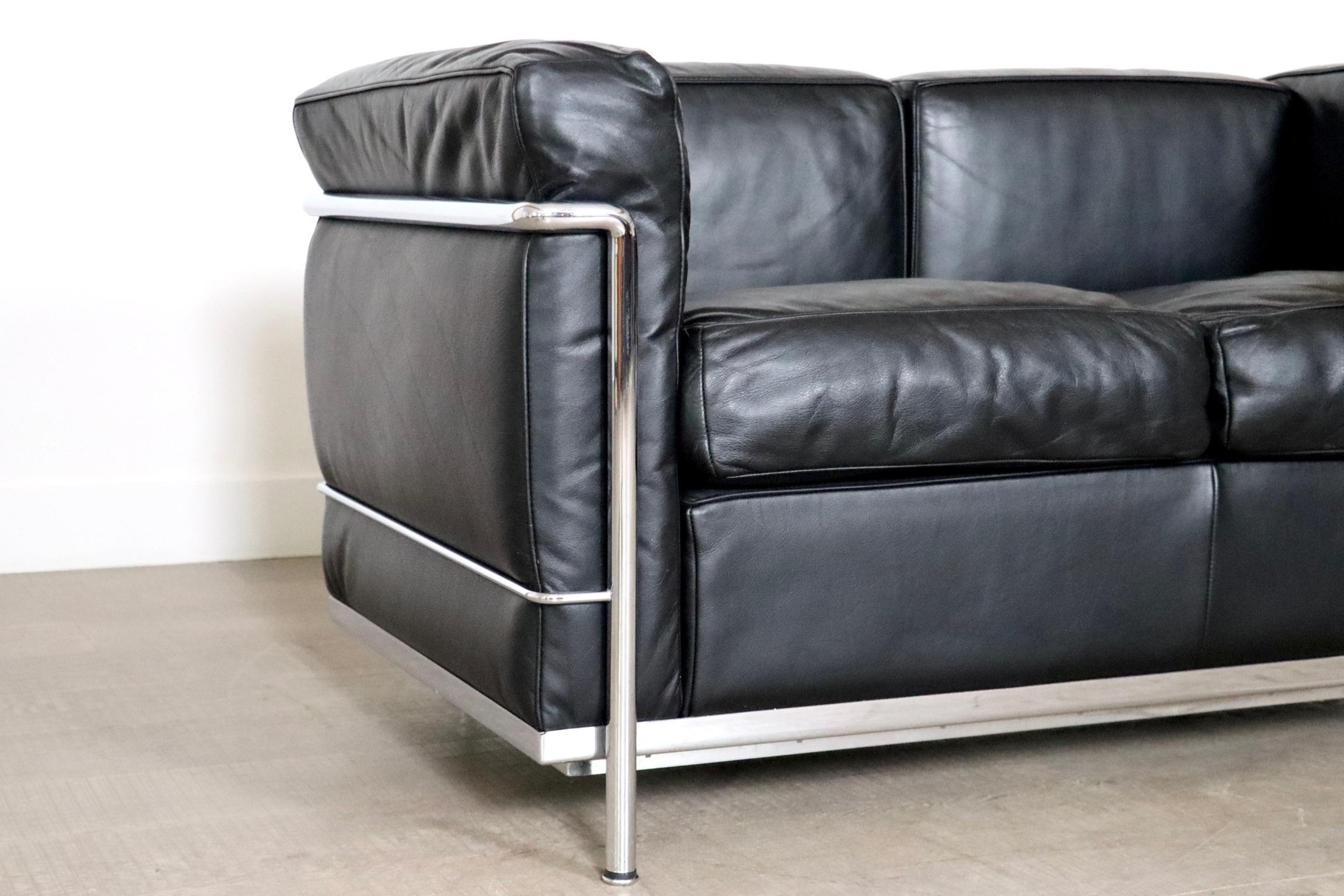 Canapé Cassina LC2 par Charlotte Perriand et Le Corbusier Bon état - En vente à ABCOUDE, UT