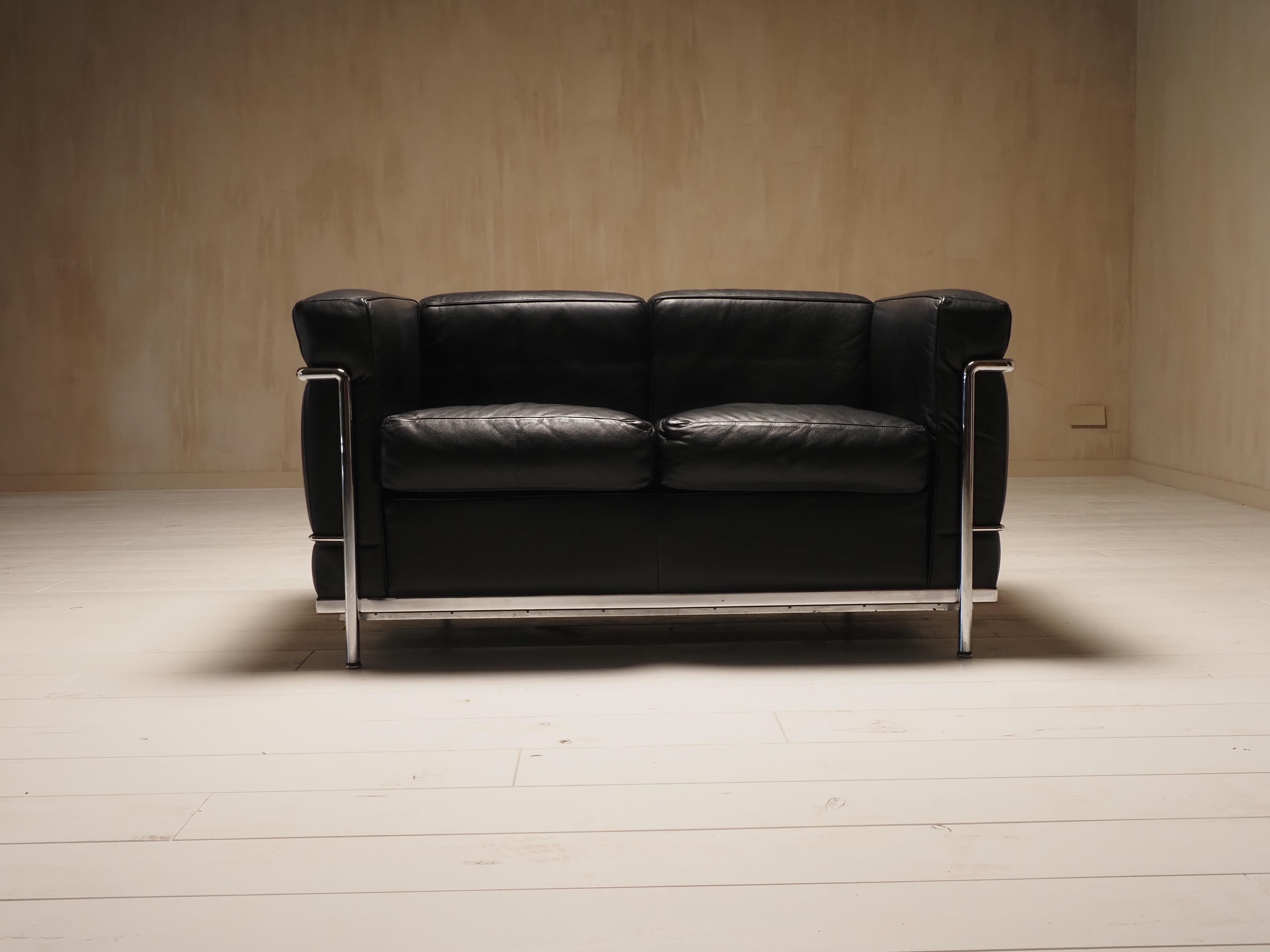 Pelle Divano a due posti Cassina LC2 d'epoca di Charlotte Perriand e Le Corbusier in vendita