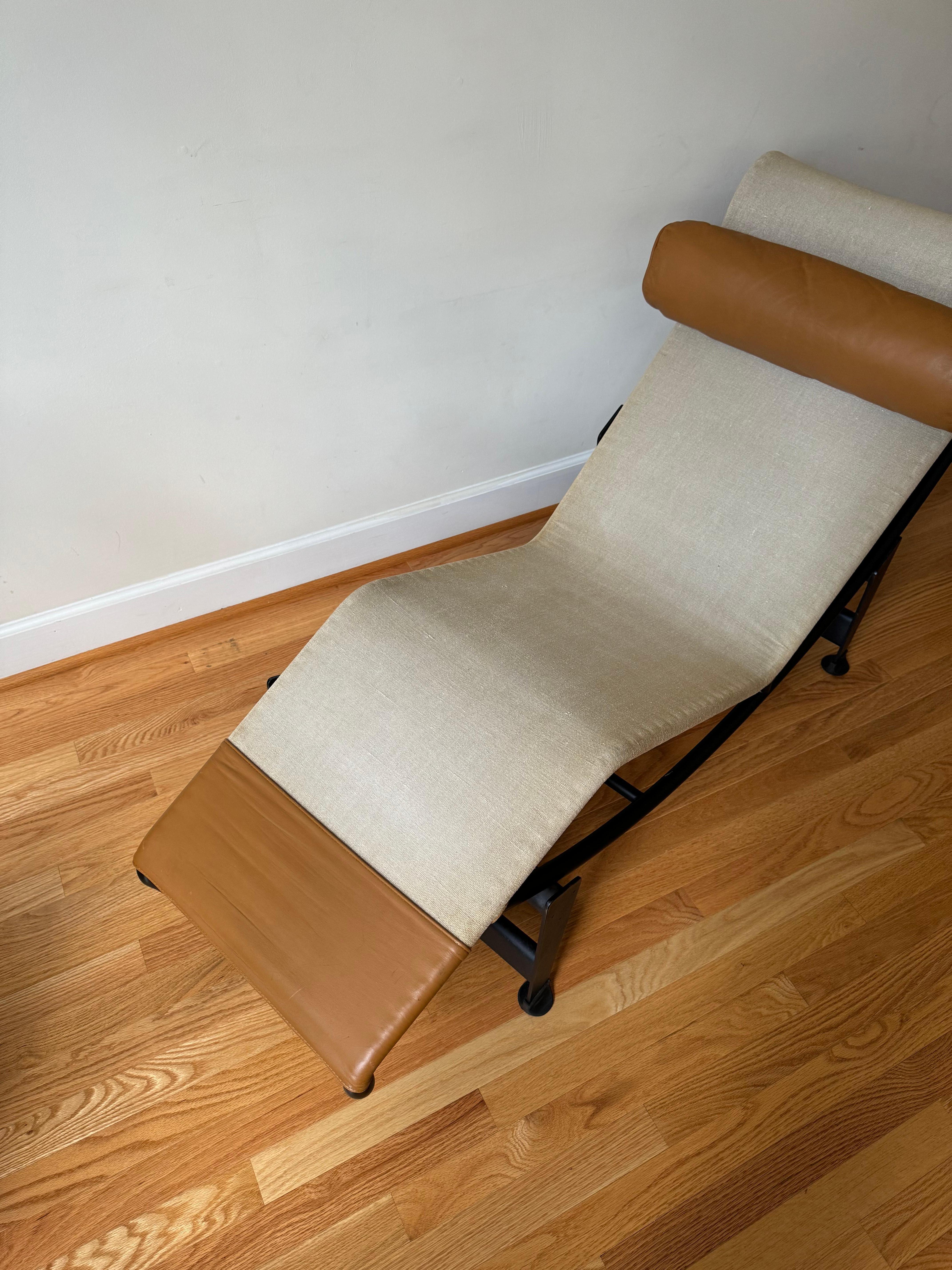 Chaise longue Cassina LC4 de Le Corbusier, Jeanneret, Perriand 4