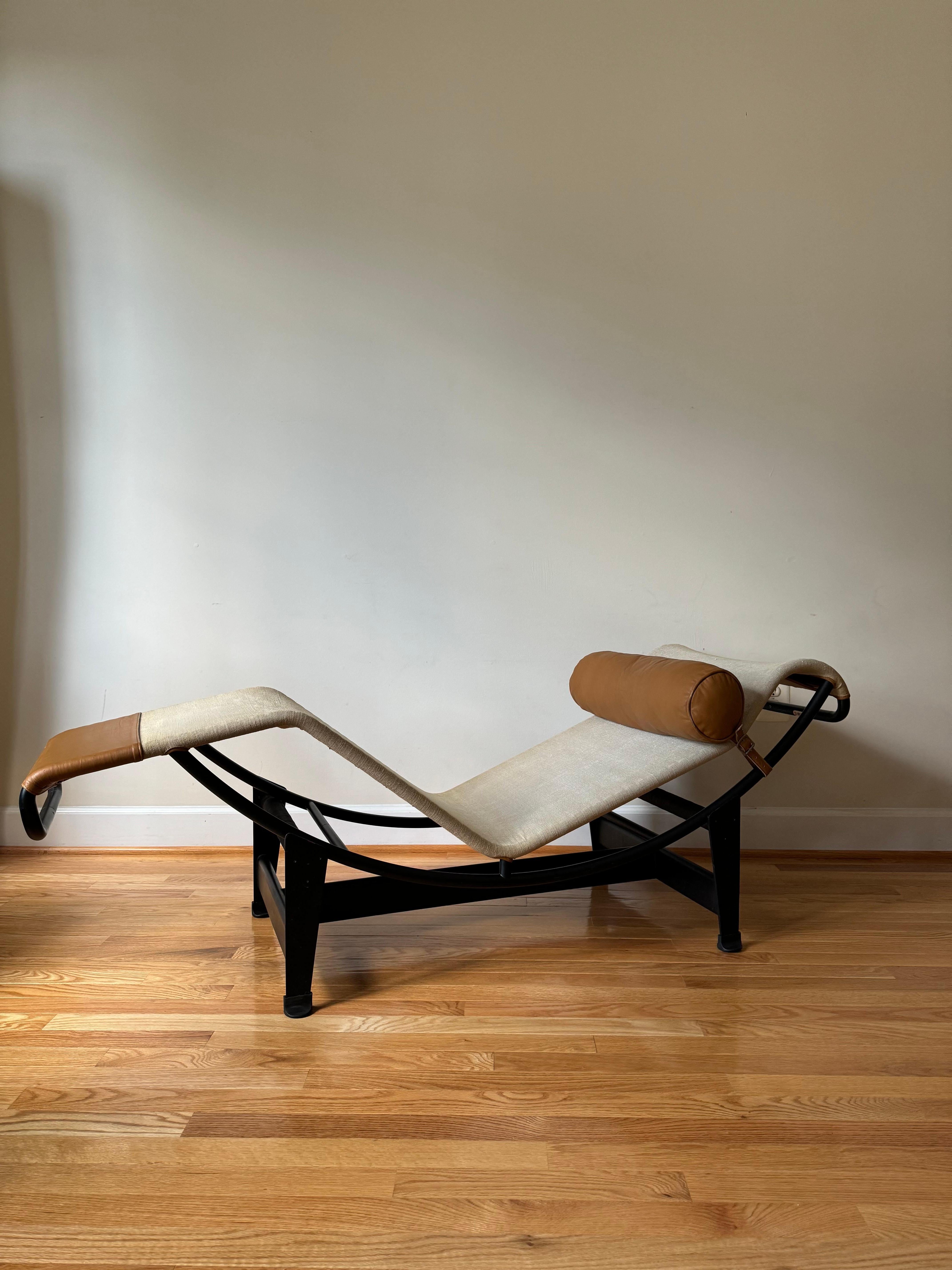 Mid-Century Modern Chaise longue Cassina LC4 de Le Corbusier, Jeanneret, Perriand