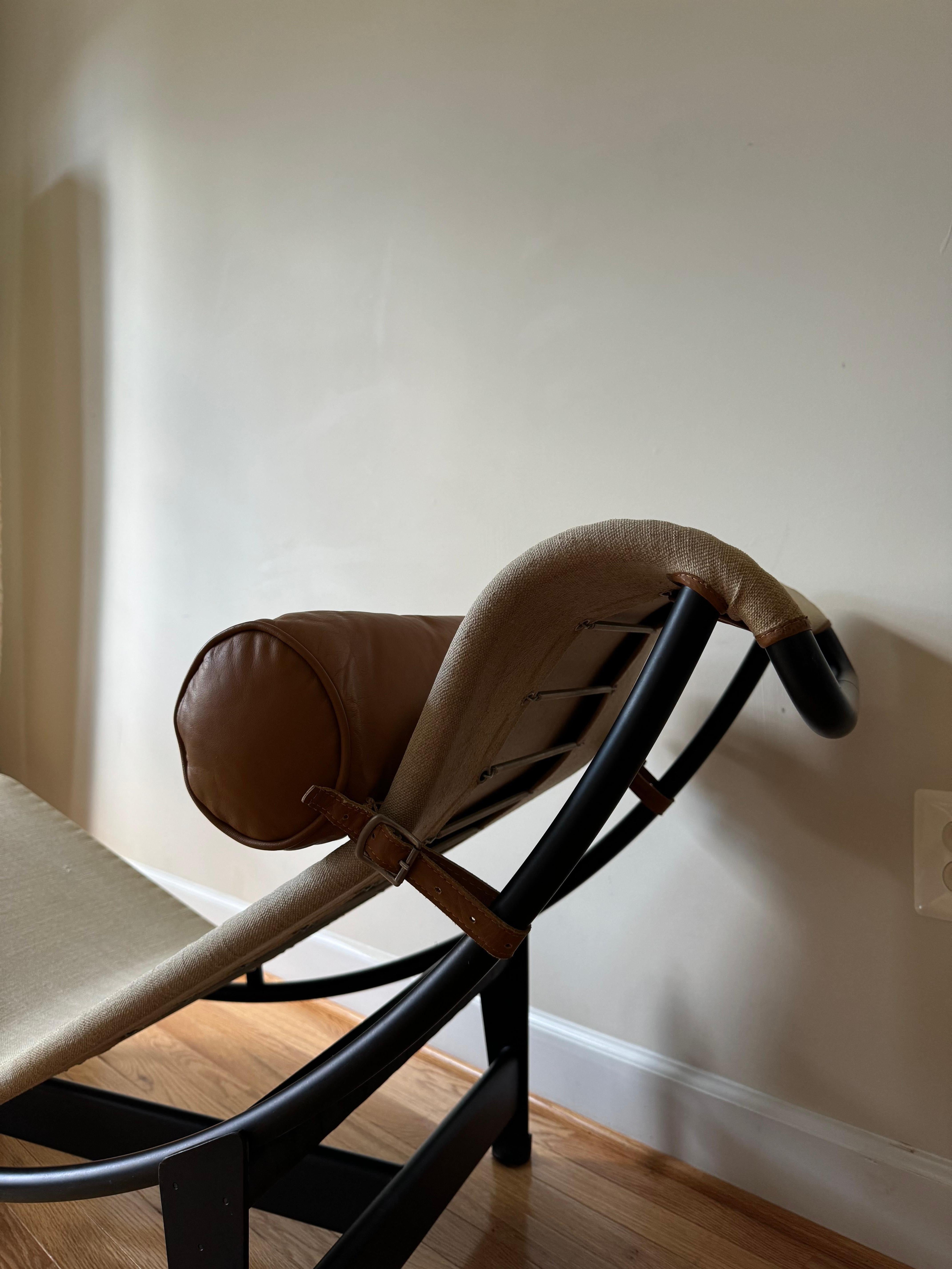 Début du 20ème siècle Chaise longue Cassina LC4 de Le Corbusier, Jeanneret, Perriand