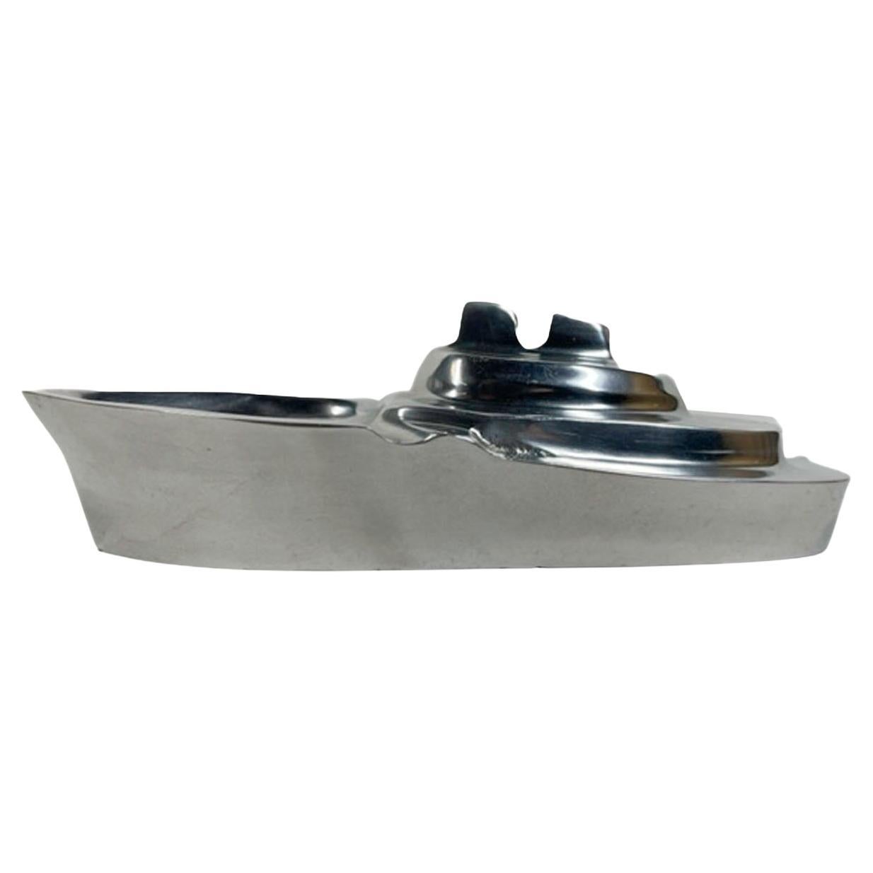 Cenicero Vintage de aluminio fundido con forma de transatlántico