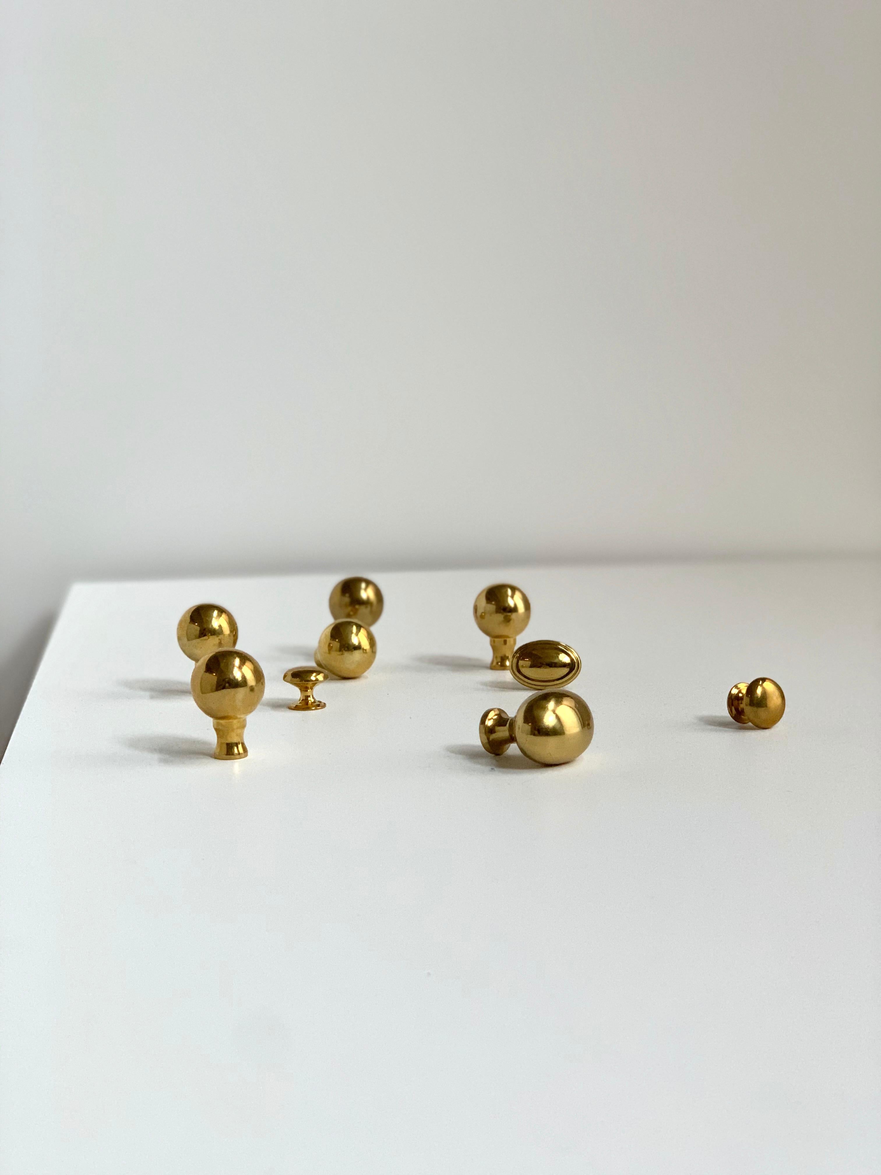 Vintage cast brass Baldwin Mid-Century Modern knob set, cabinet handles, 1960s. Carefully ' curated set of Portuguese cast metal knobs and handles, various shapes and sizes. Gorgeous set.