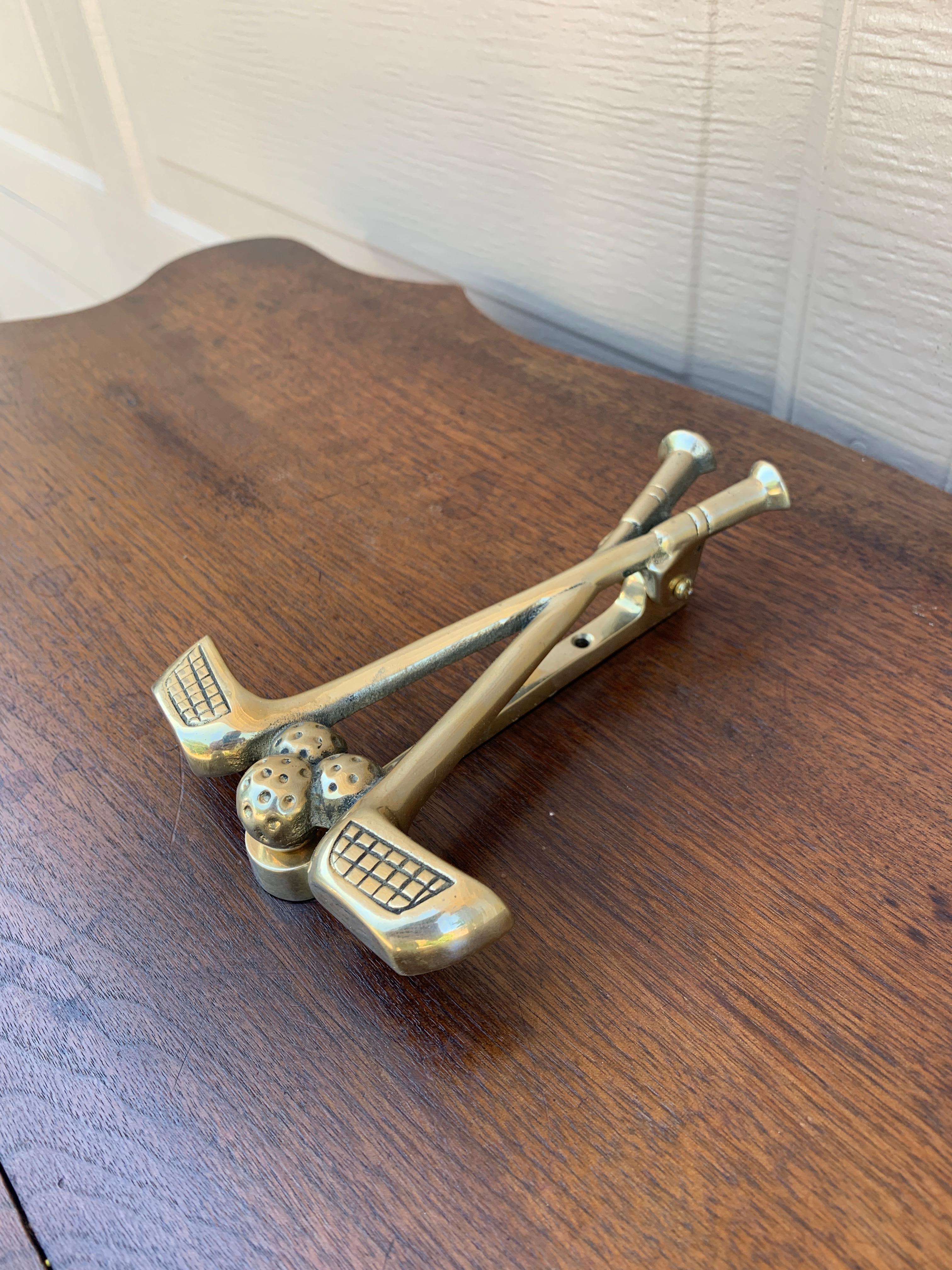 Mid-Century Modern Knocker de porte club de golf vintage en laiton moulé en vente