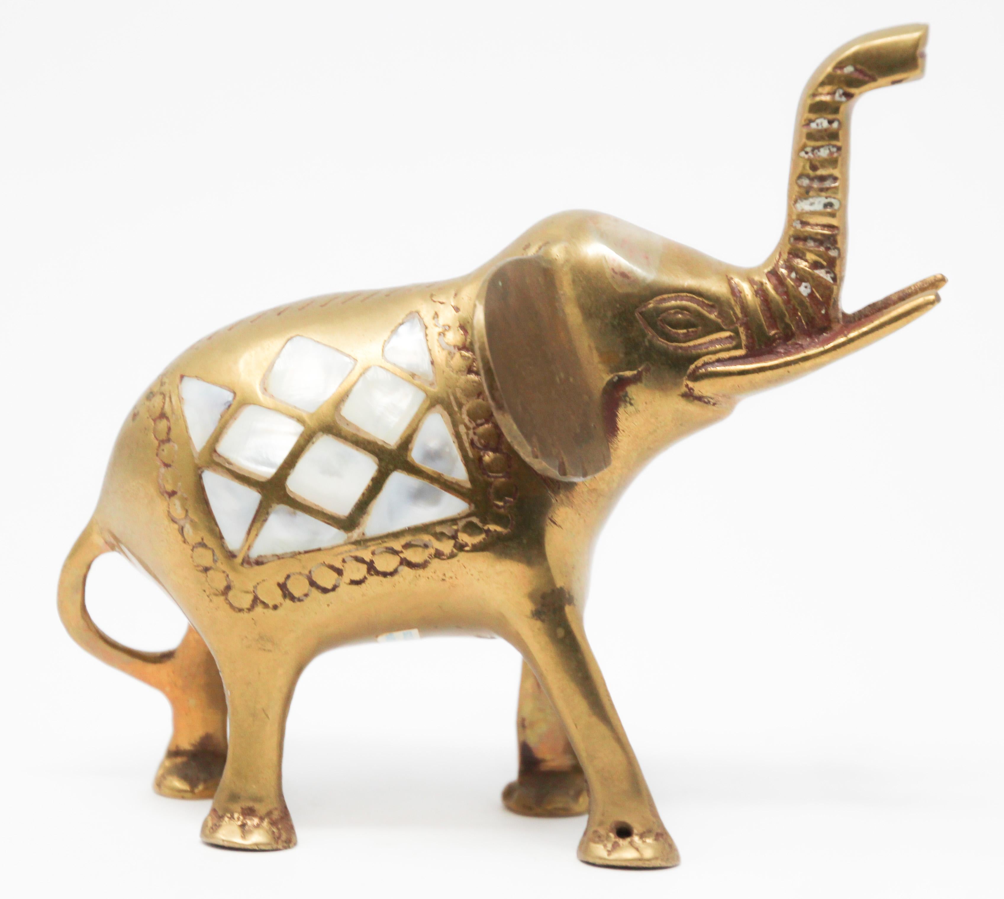 Vintage Cast Brass Elephant Sculpture Paper Weight In Good Condition In North Hollywood, CA