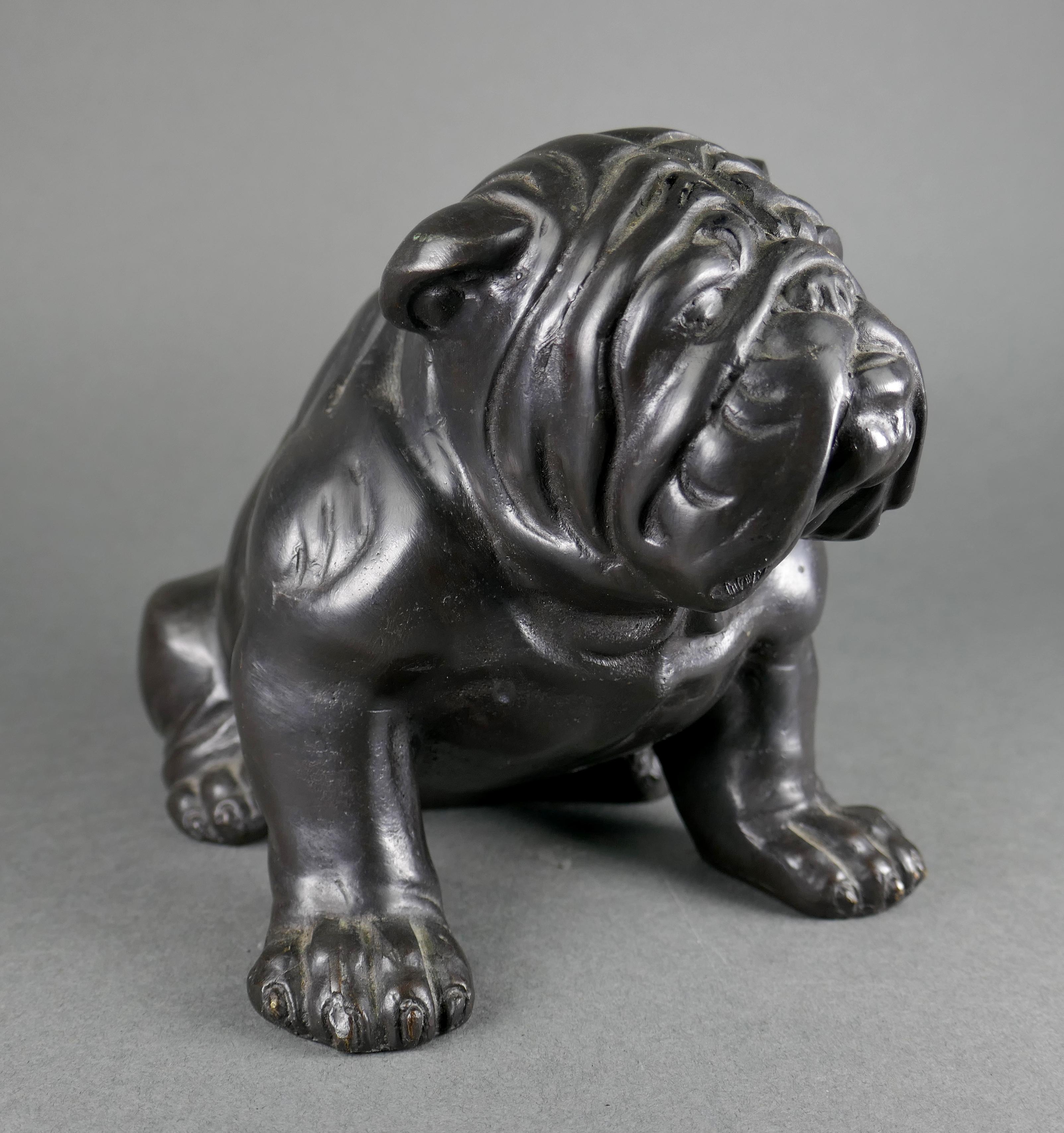 Escultura vintage de latón fundido de Bulldog inglés con pátina oscura Metal en venta