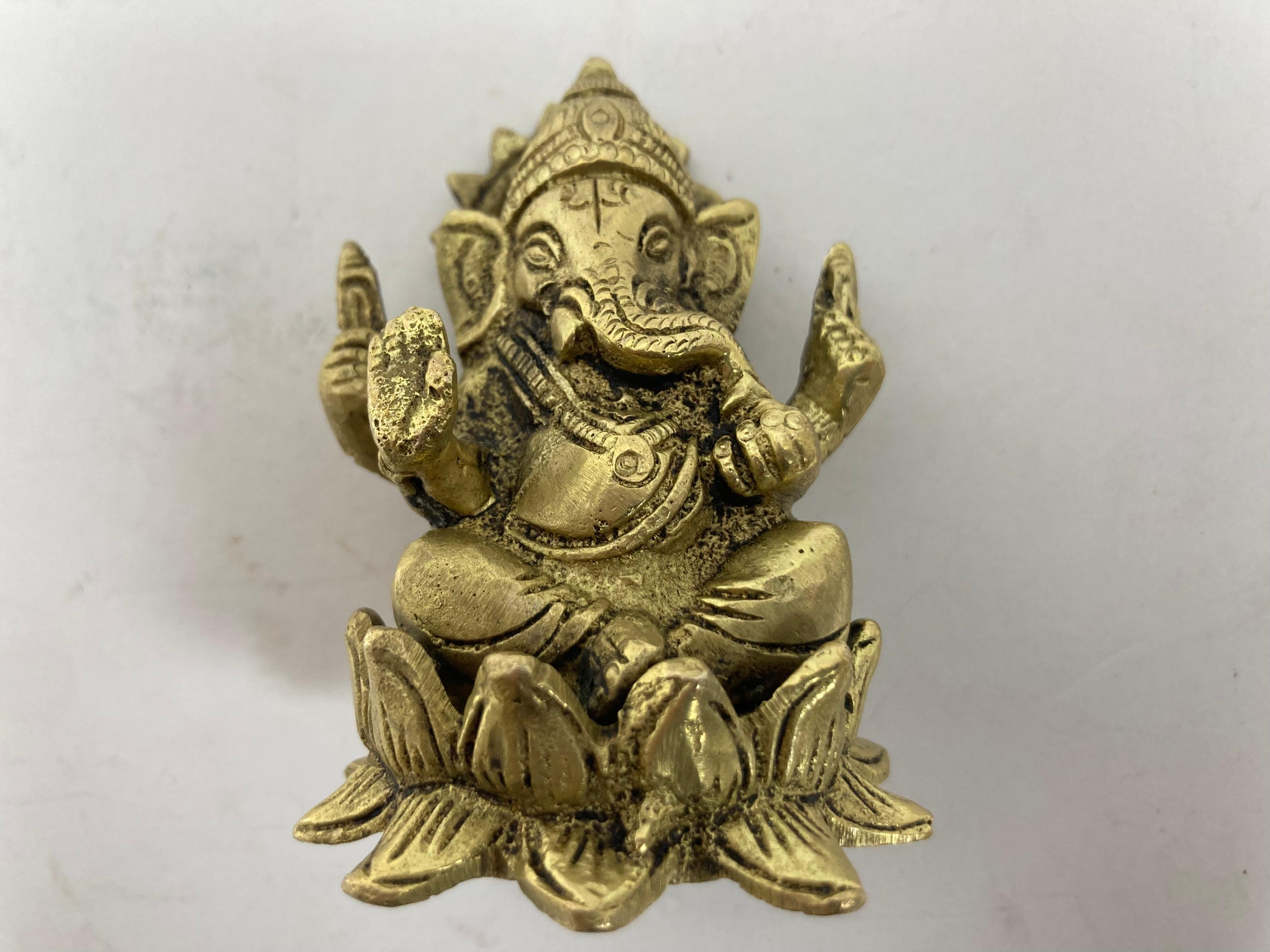 Vintage Cast Brass Ganesha Sitzen auf einem  Lotus im Angebot 2